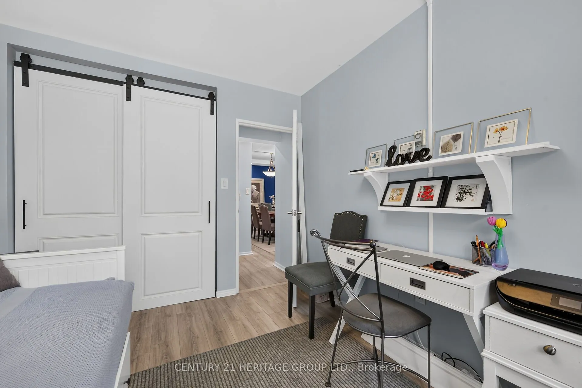 28 Robinson Street N #101