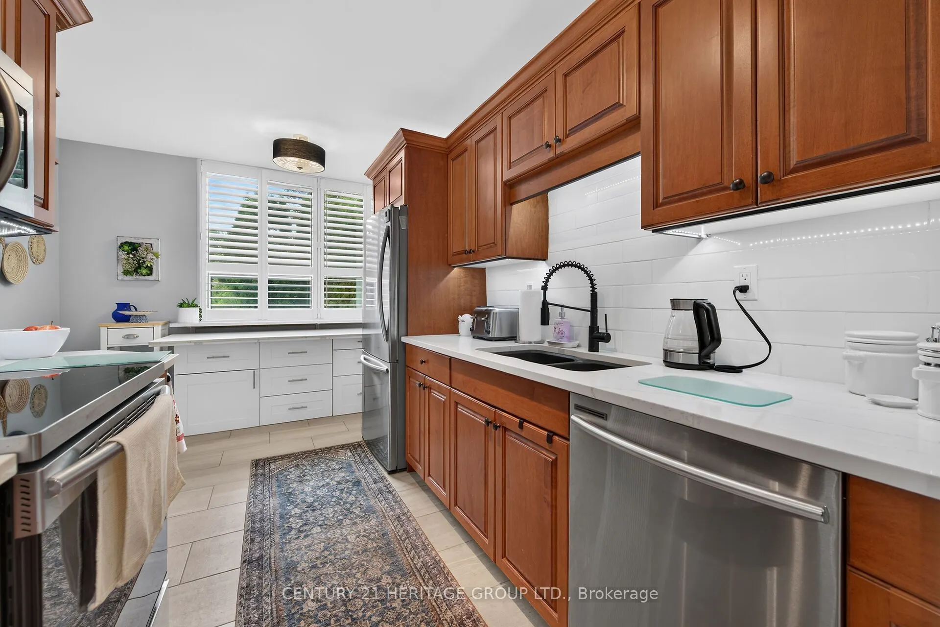 28 Robinson Street N #101