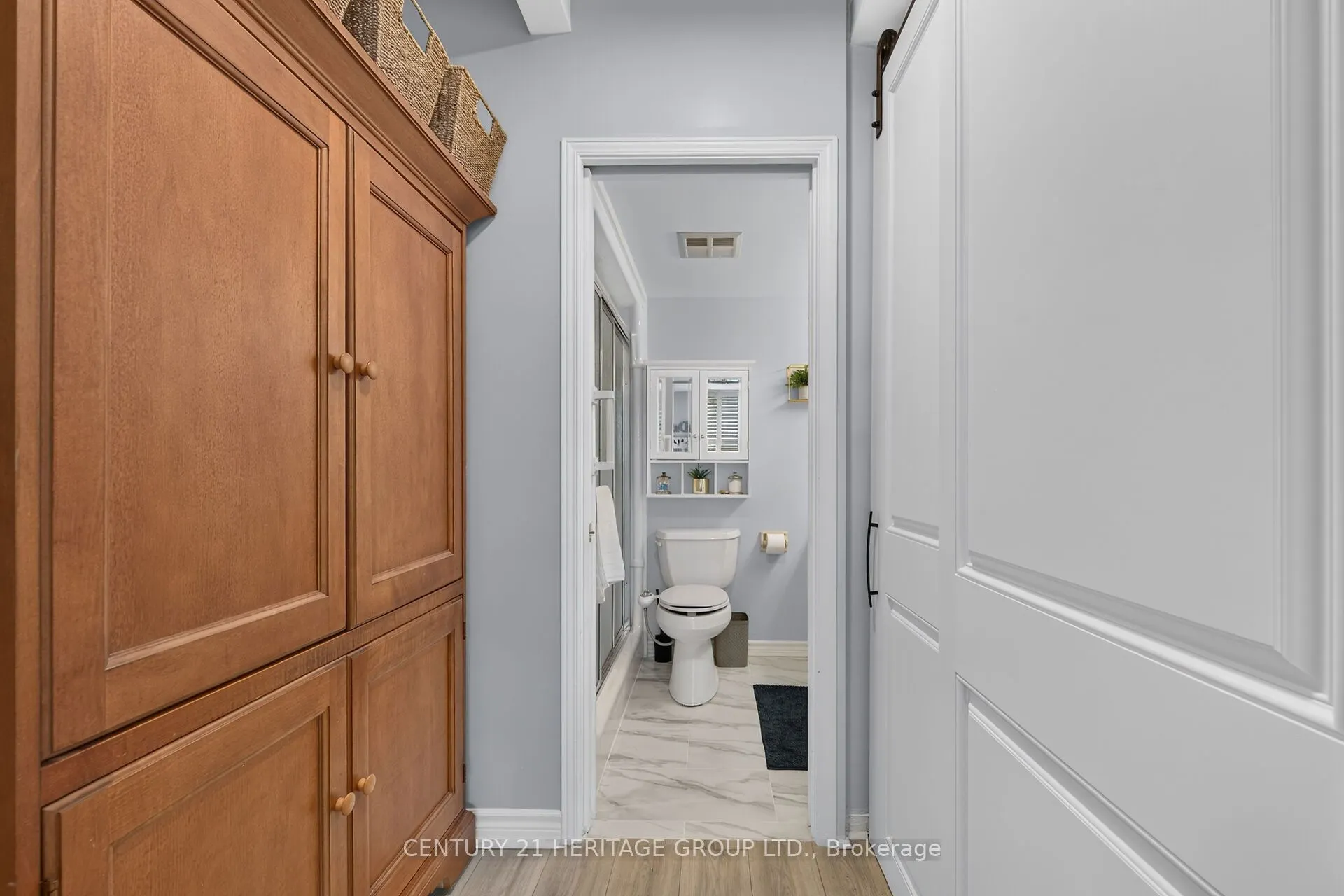28 Robinson Street N #101