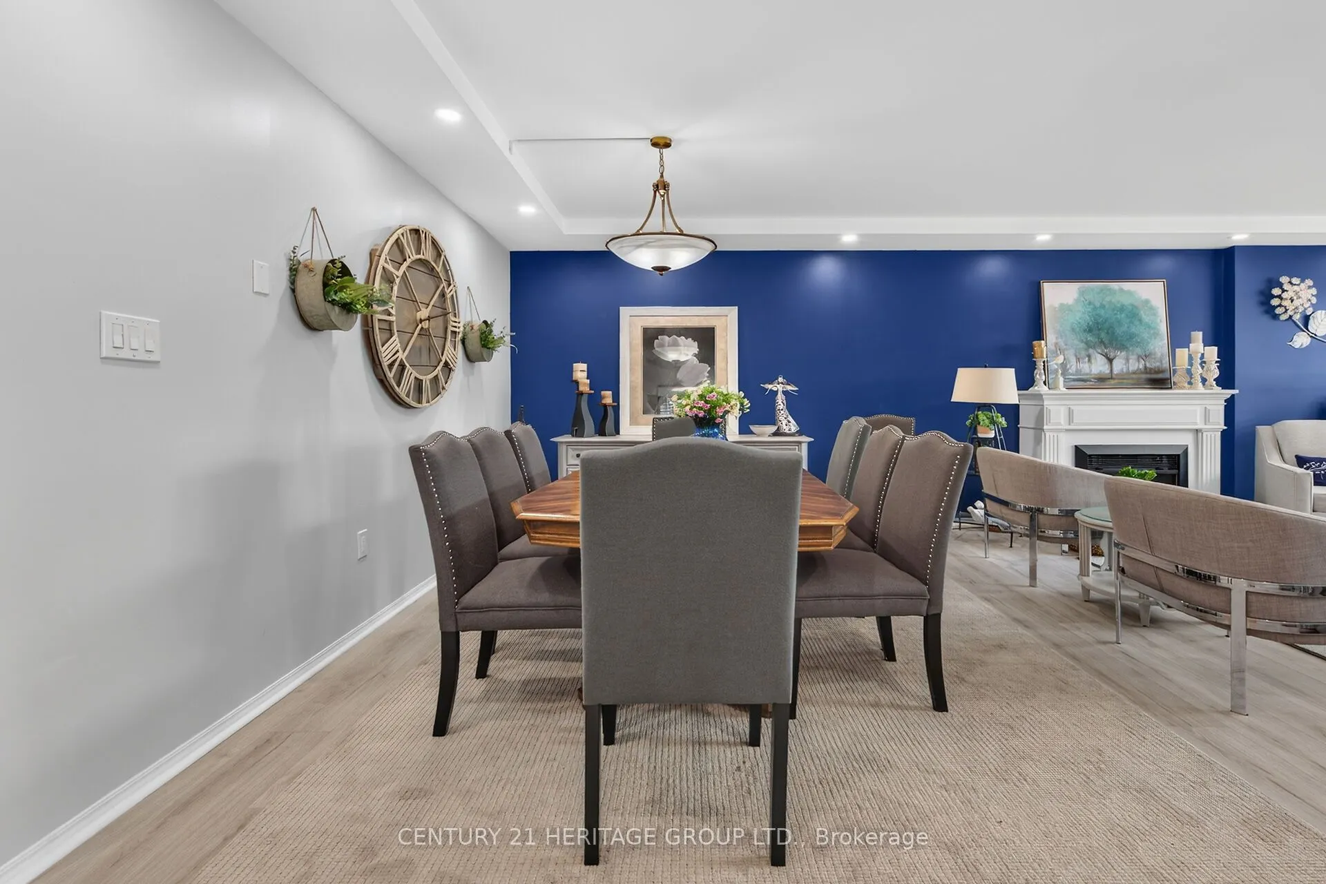 28 Robinson Street N #101