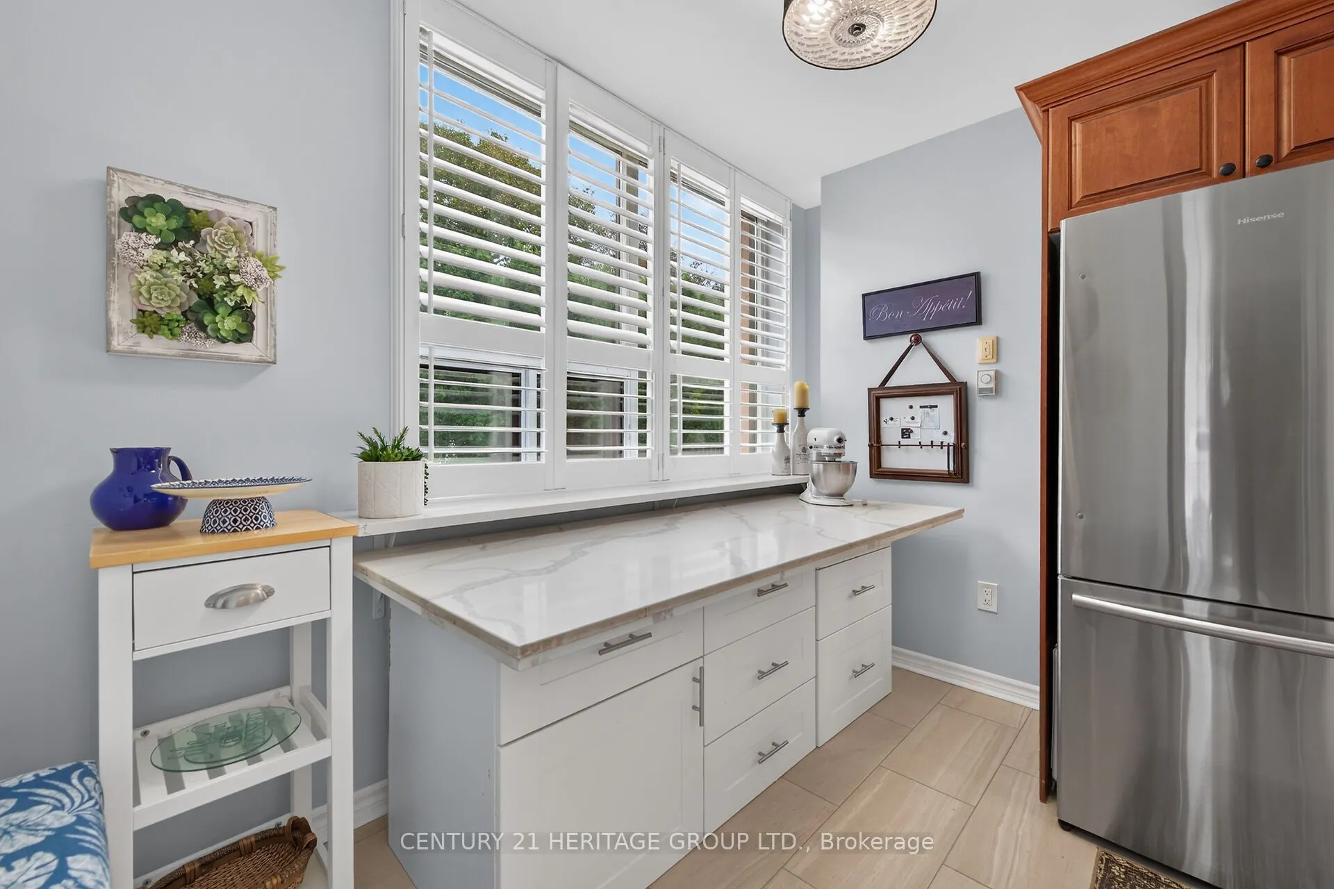 28 Robinson Street N #101