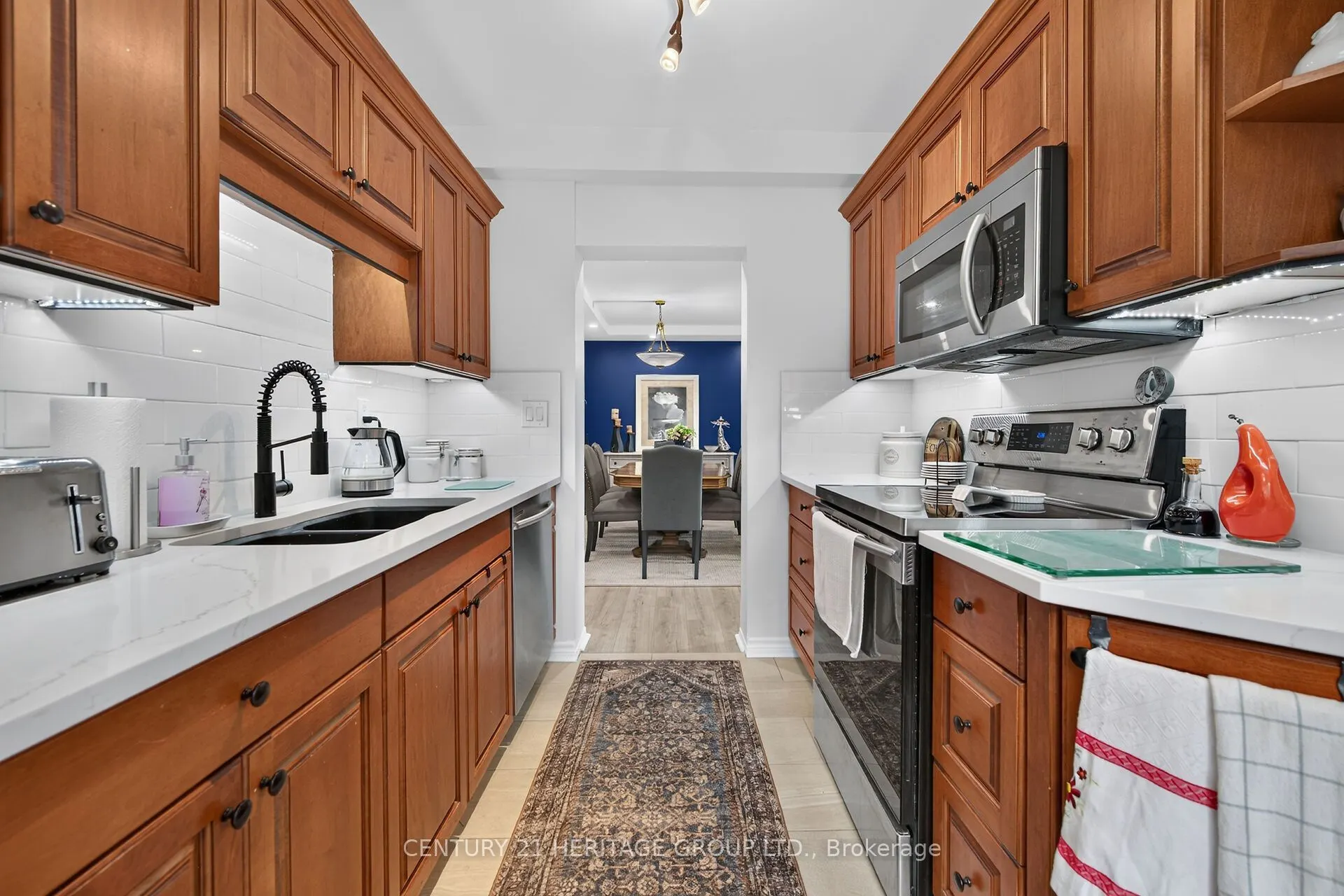 28 Robinson Street N #101