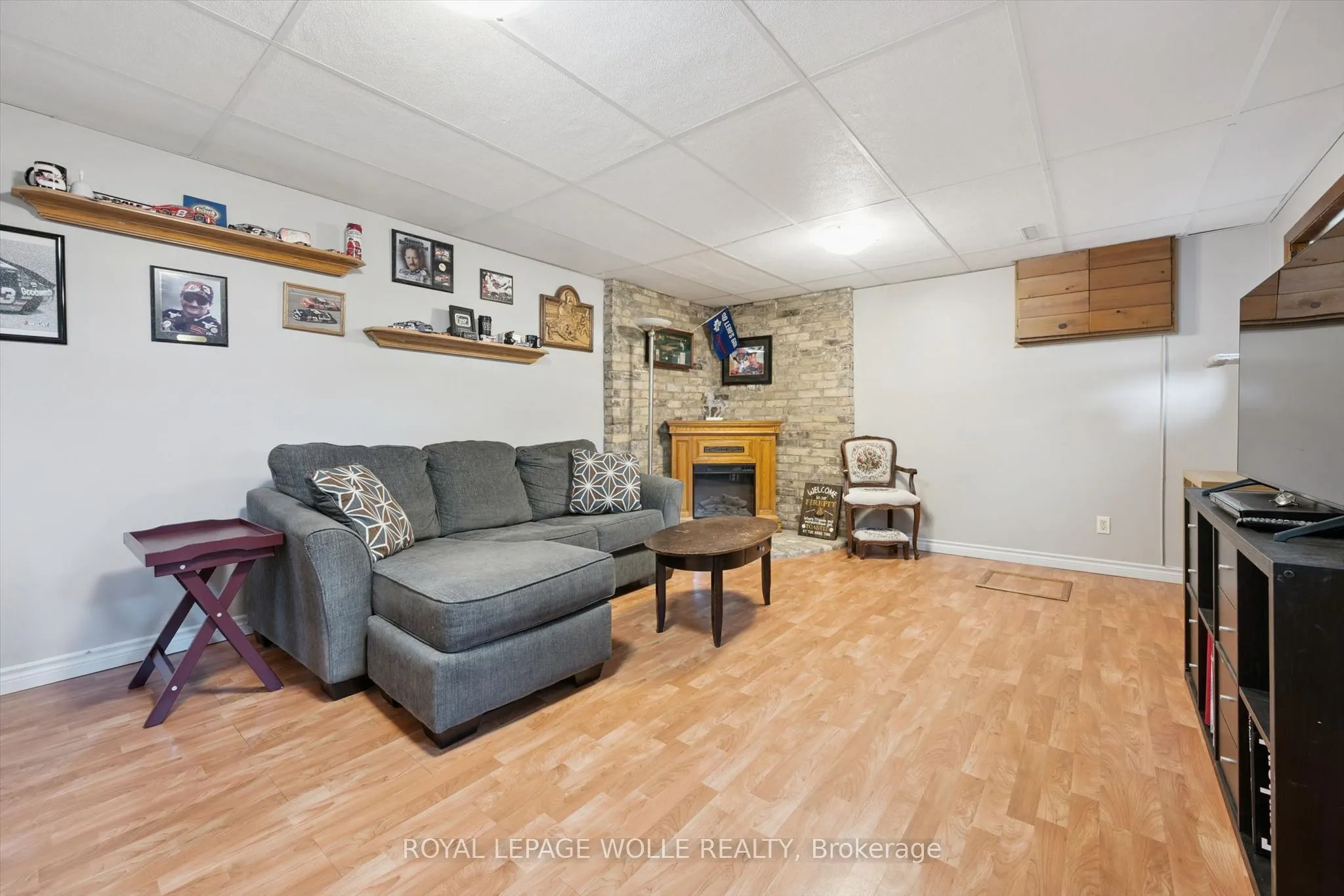 121 Nathaniel Crescent