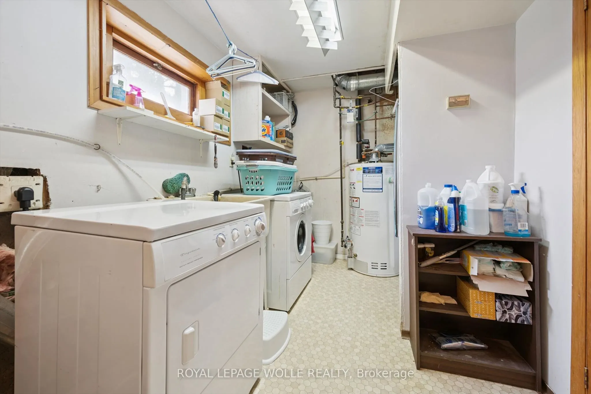 121 Nathaniel Crescent