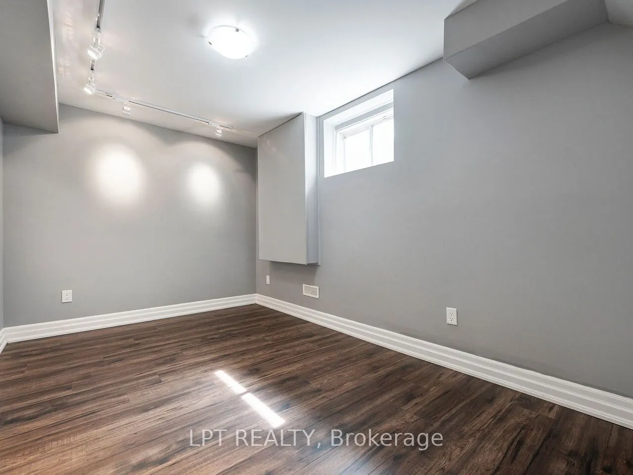 1 Dorchester Boulevard S