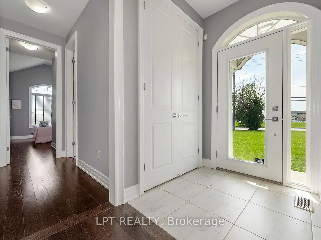 1 Dorchester Boulevard S
