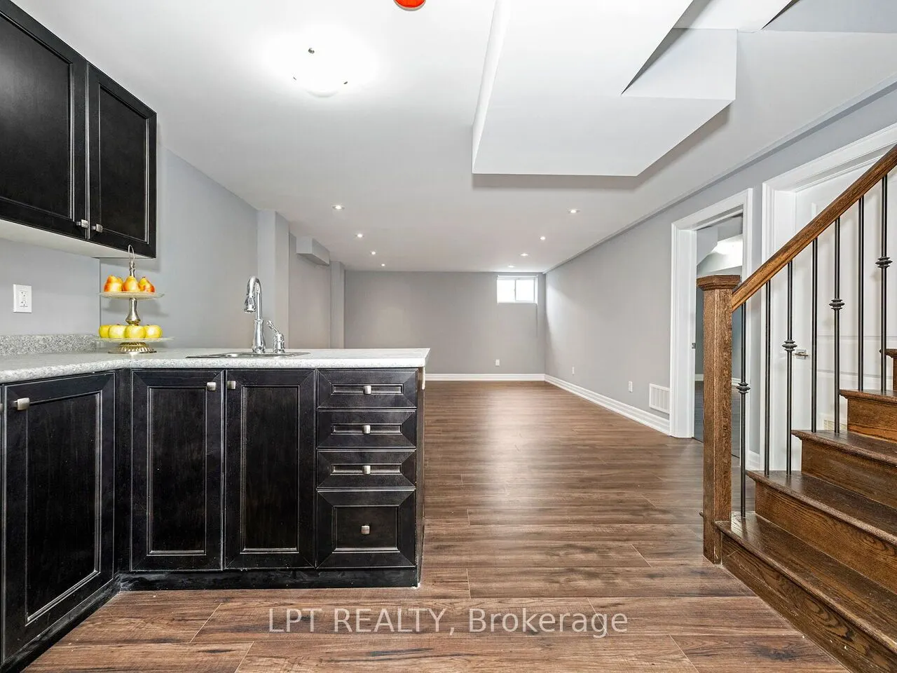1 Dorchester Boulevard S