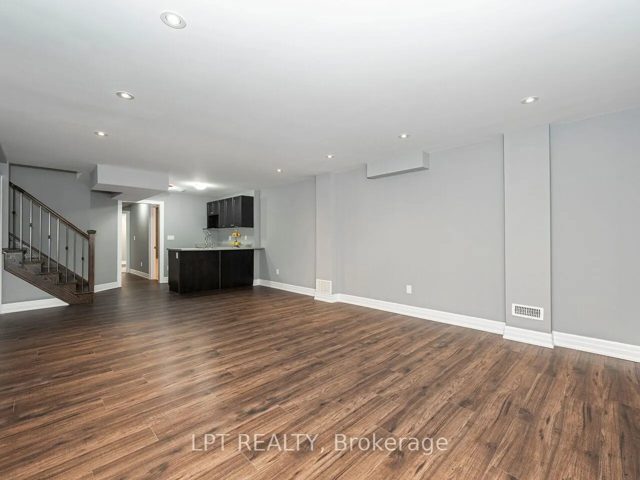 1 Dorchester Boulevard S