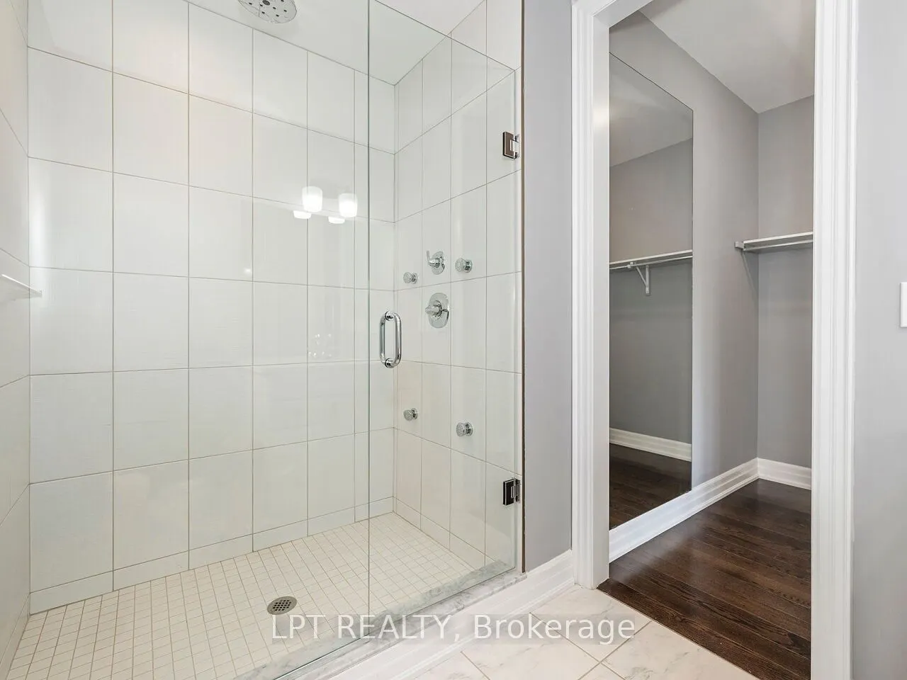 1 Dorchester Boulevard S
