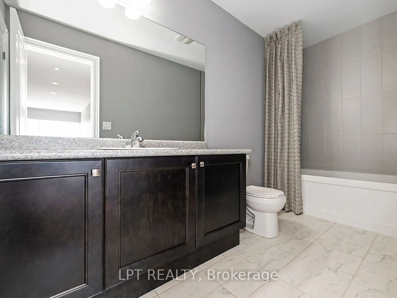 1 Dorchester Boulevard S