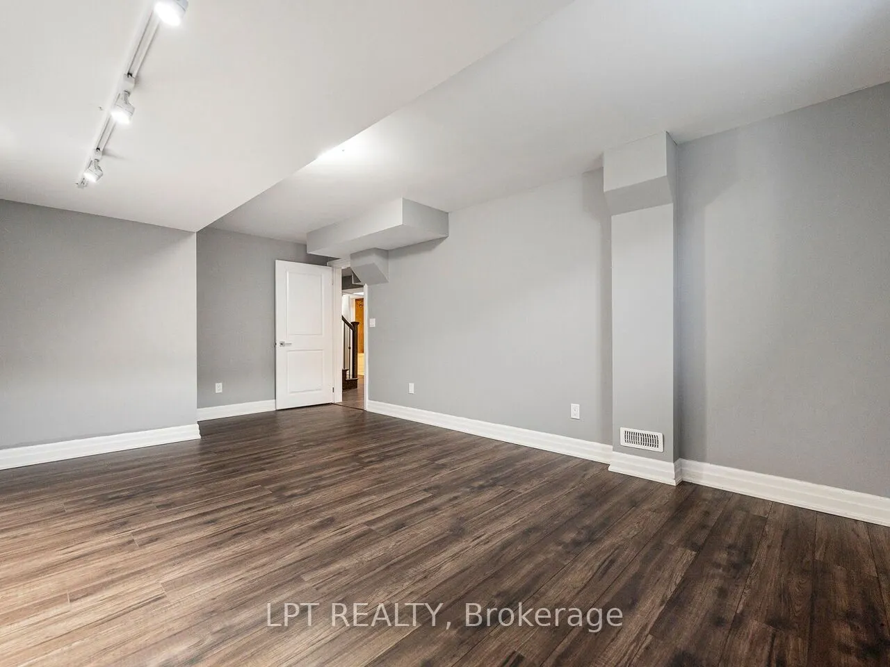 1 Dorchester Boulevard S
