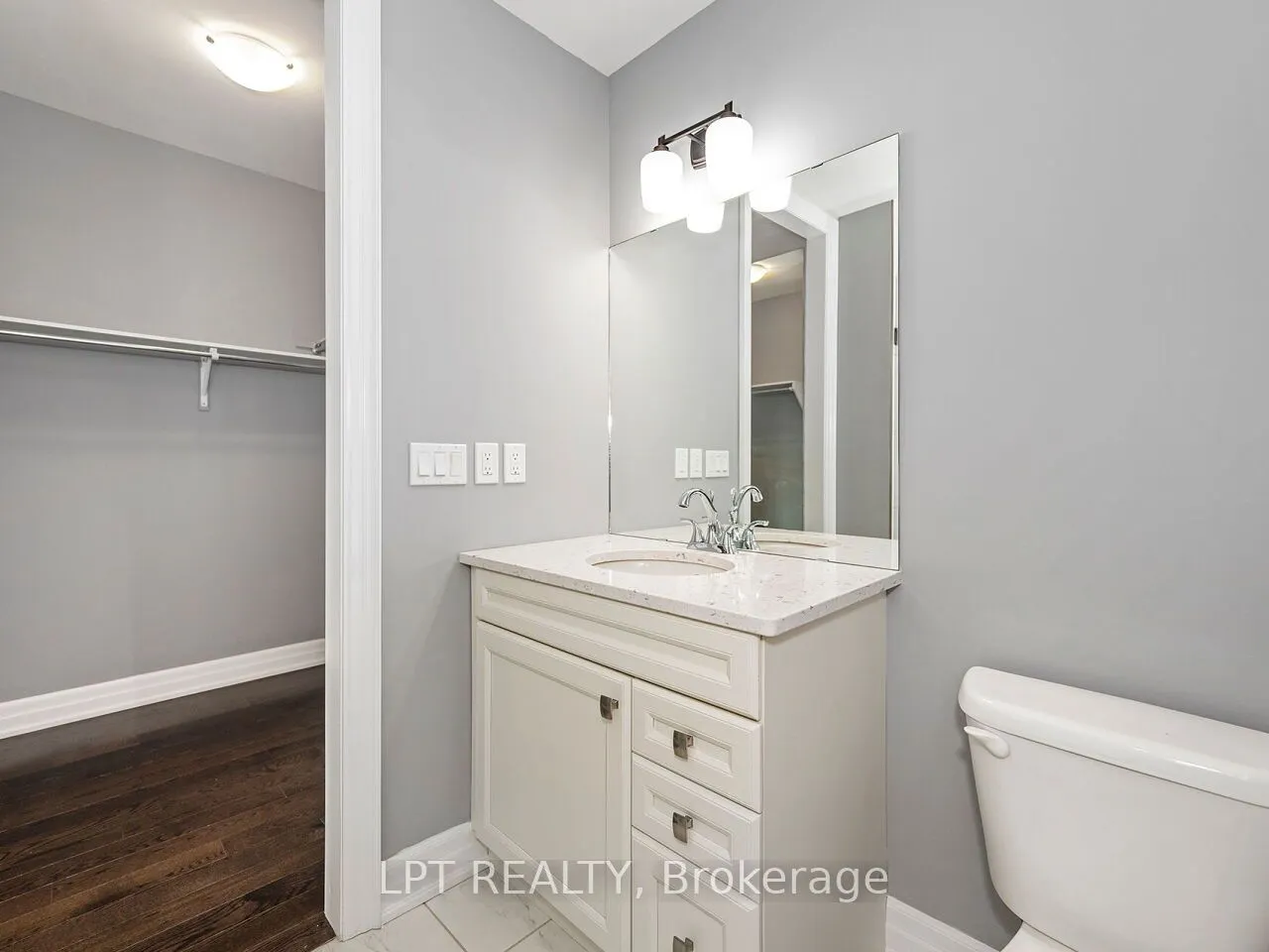 1 Dorchester Boulevard S