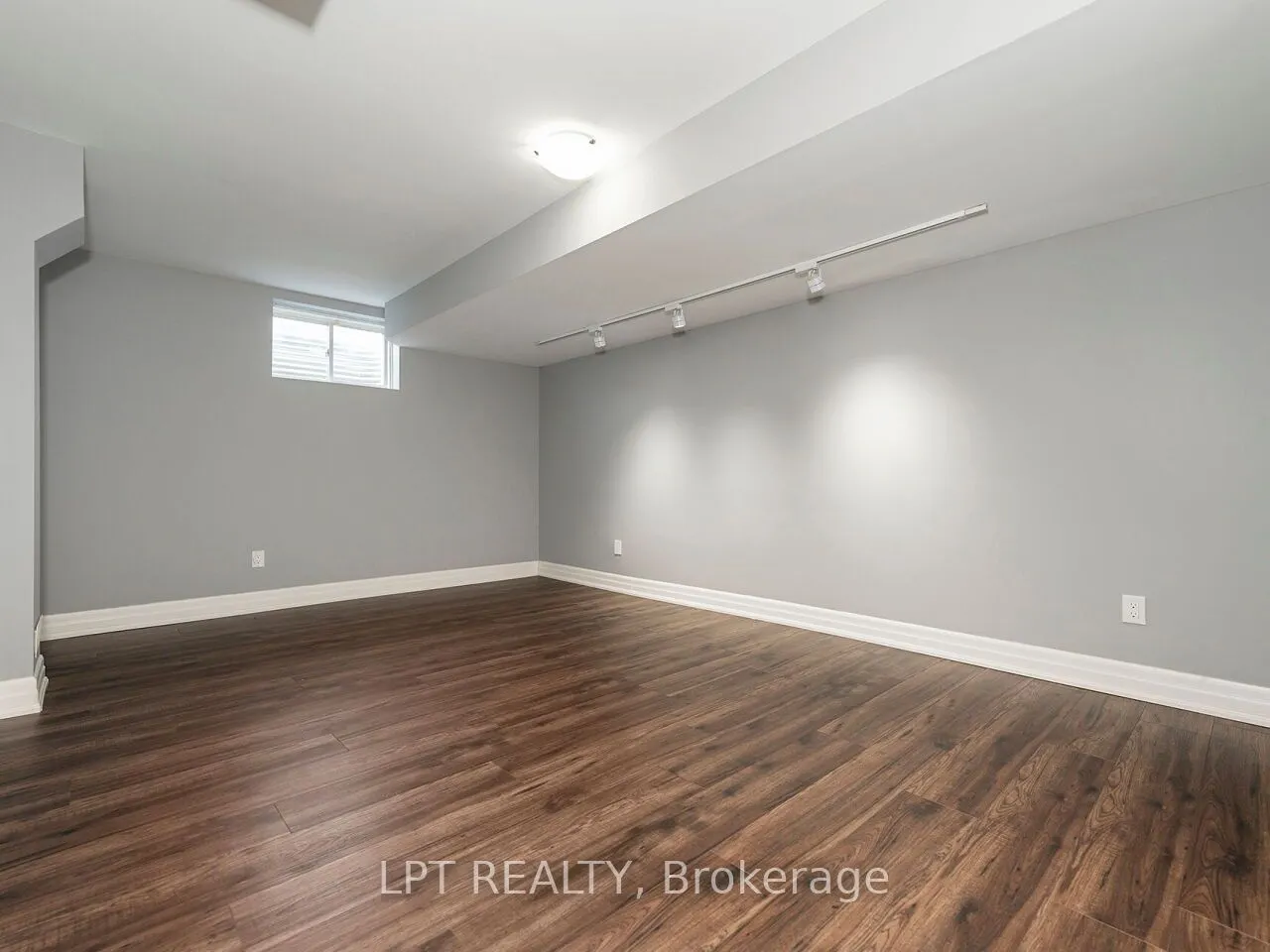 1 Dorchester Boulevard S