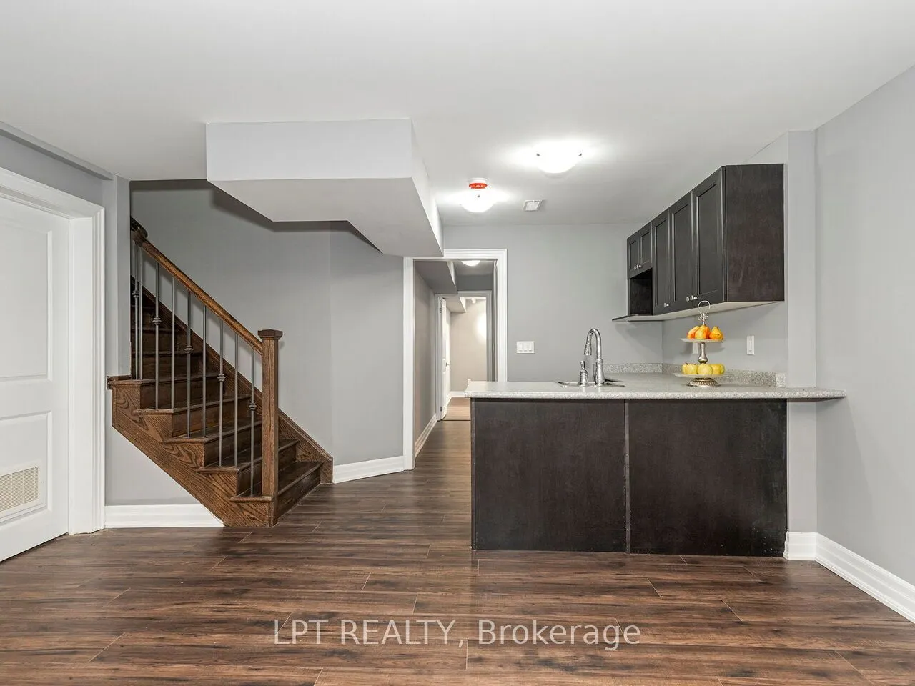 1 Dorchester Boulevard S