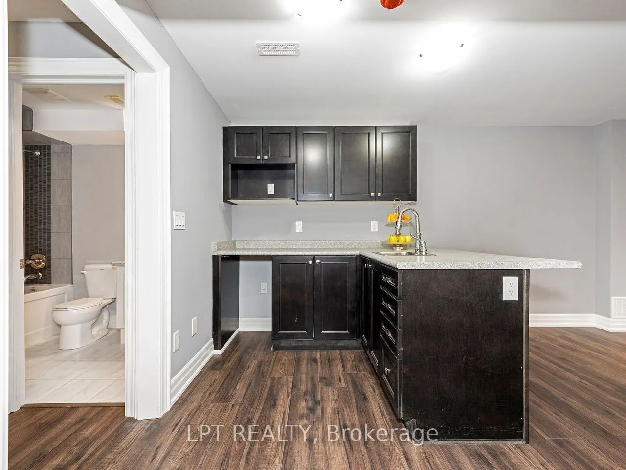 1 Dorchester Boulevard S