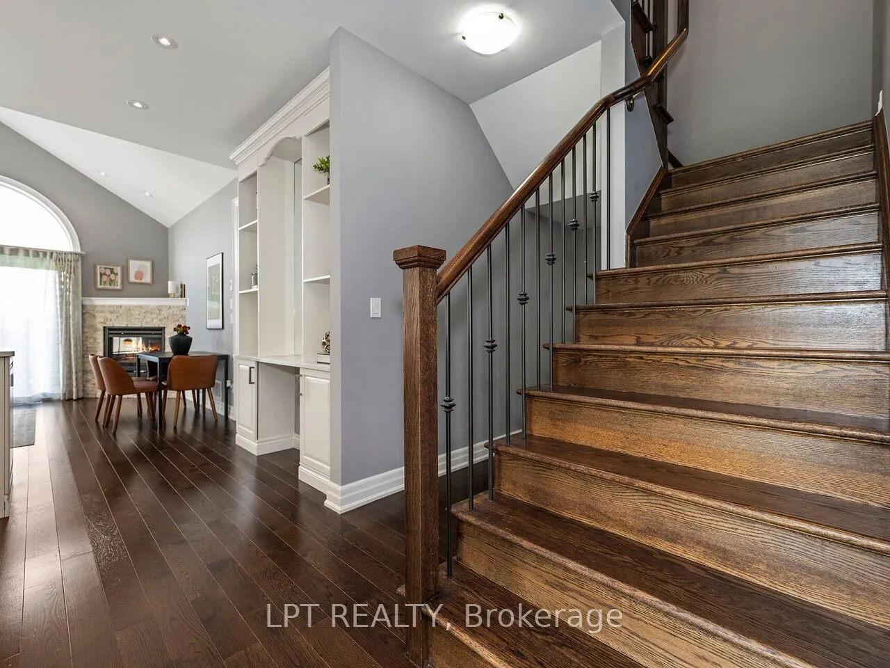 1 Dorchester Boulevard S
