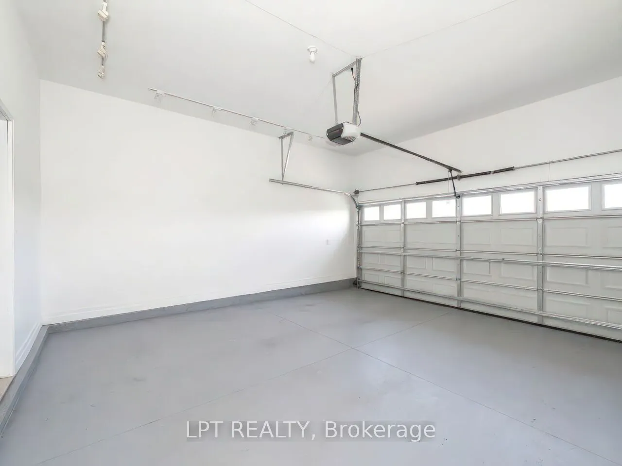 1 Dorchester Boulevard S
