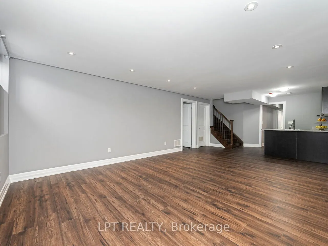 1 Dorchester Boulevard S