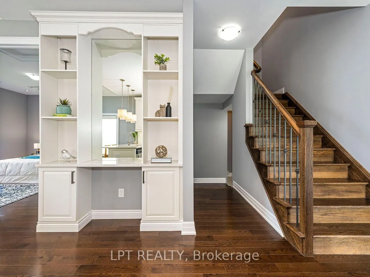 1 Dorchester Boulevard S