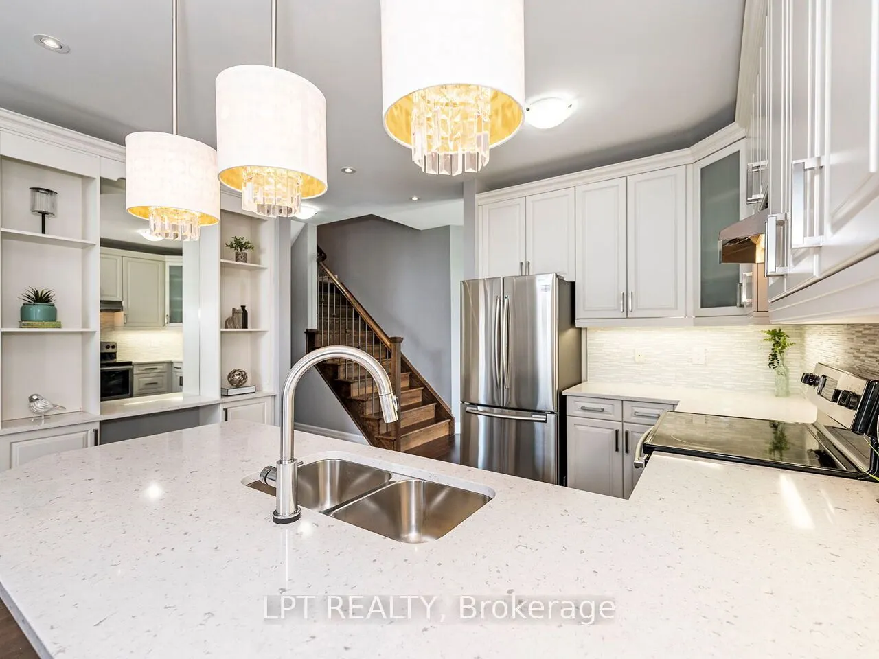 1 Dorchester Boulevard S
