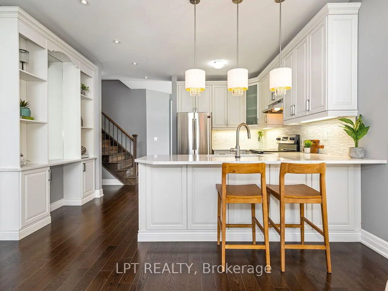 1 Dorchester Boulevard S