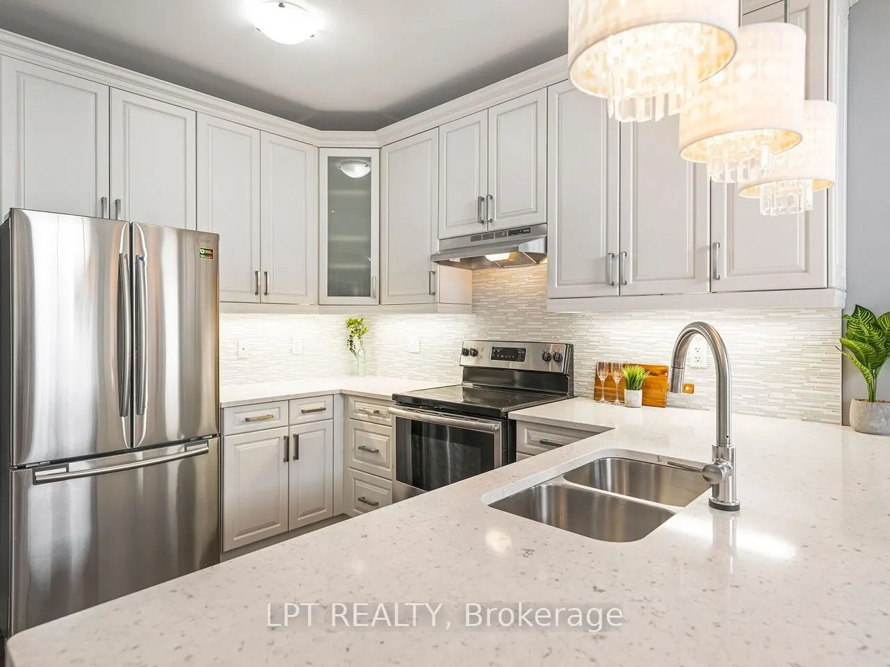 1 Dorchester Boulevard S