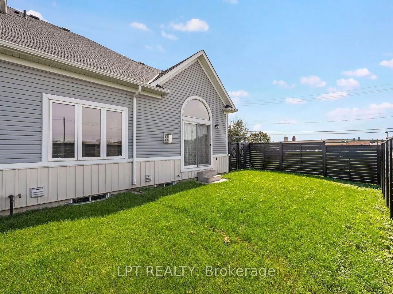 1 Dorchester Boulevard S