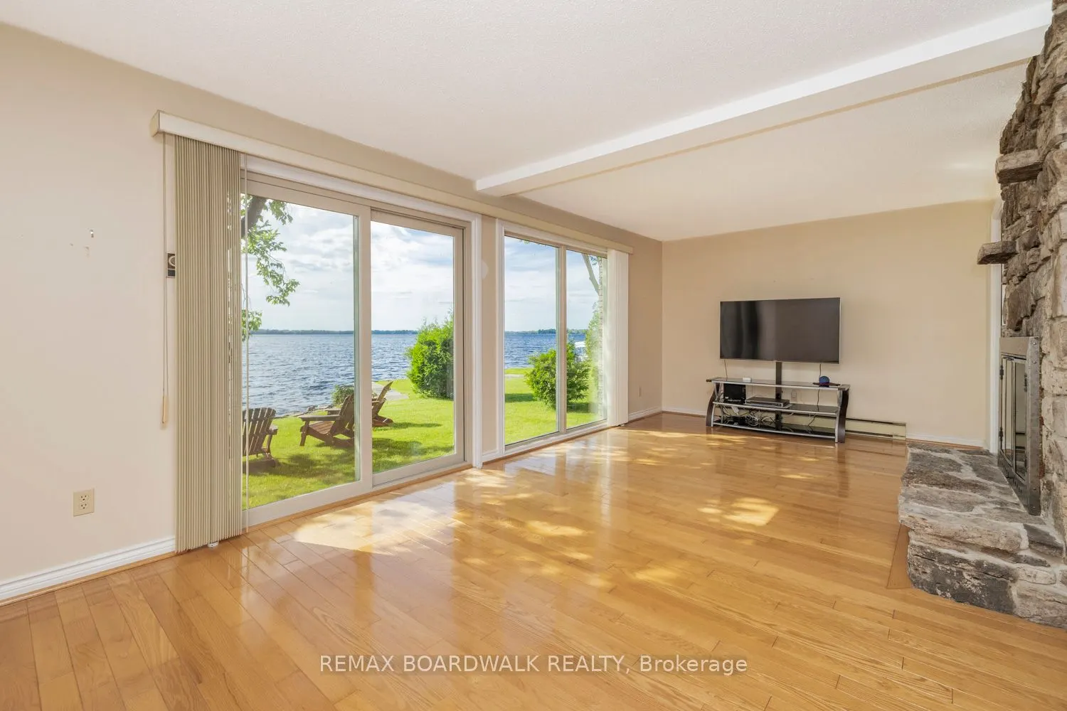 104 Avenue 4a