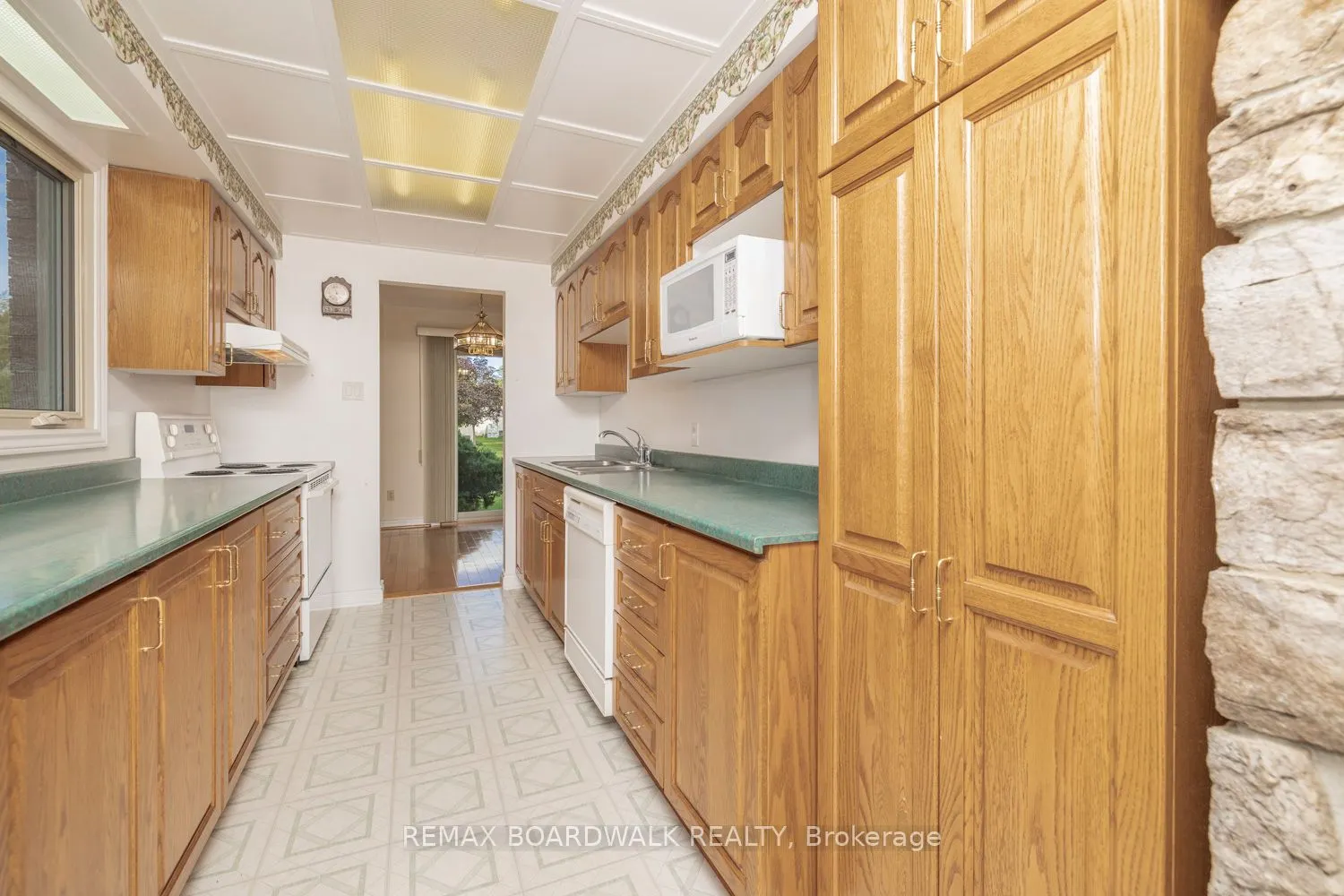 104 Avenue 4a