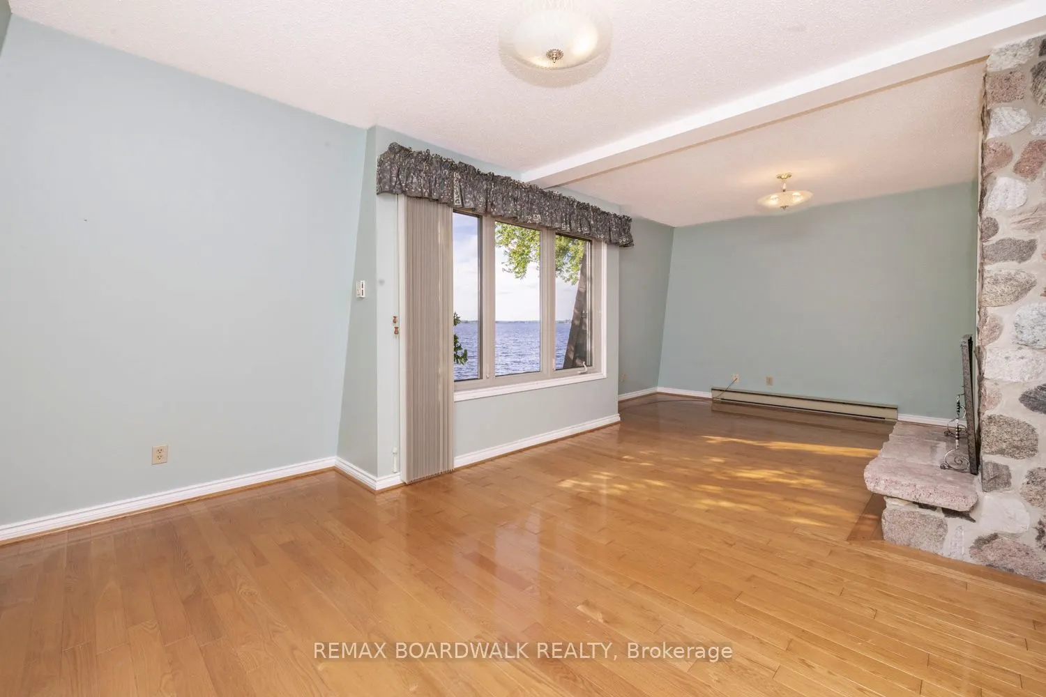 104 Avenue 4a