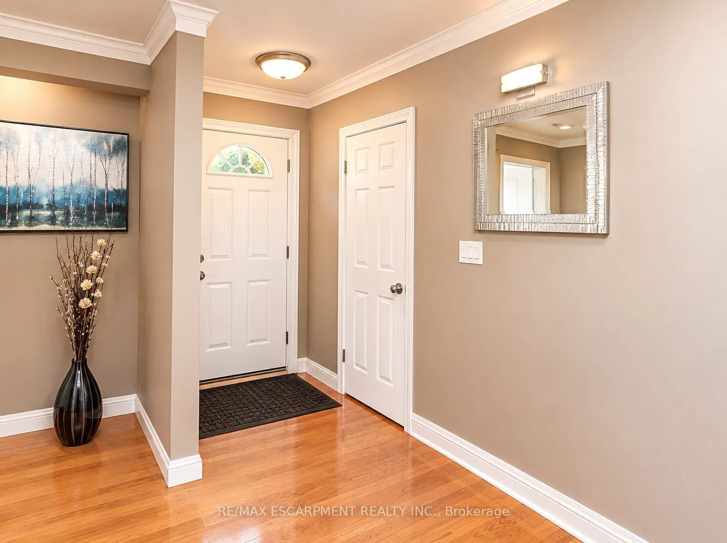 23 Woodsview Avenue W