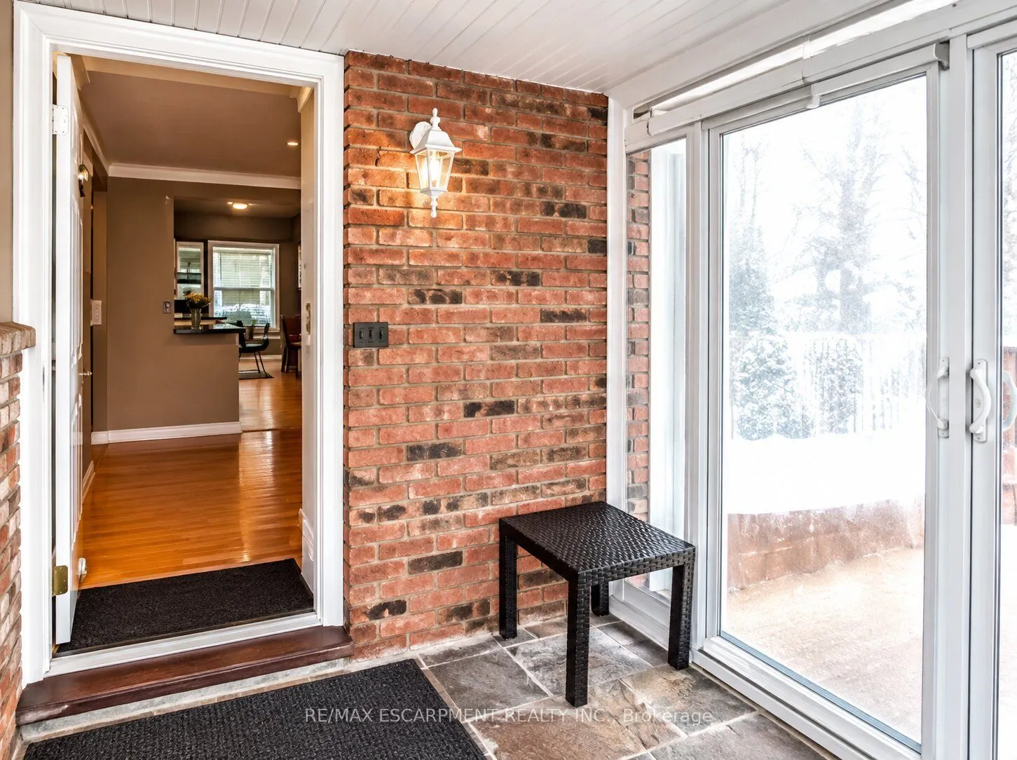 23 Woodsview Avenue W