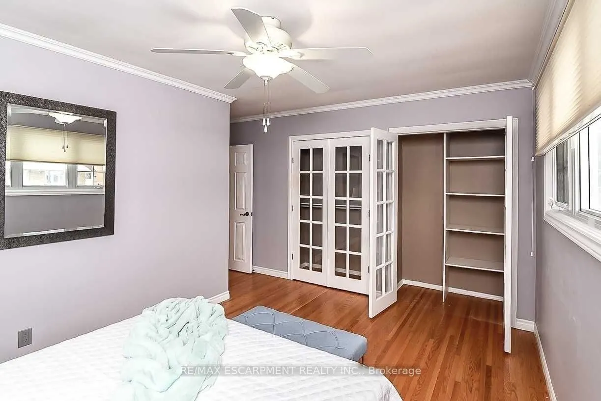 23 Woodsview Avenue W