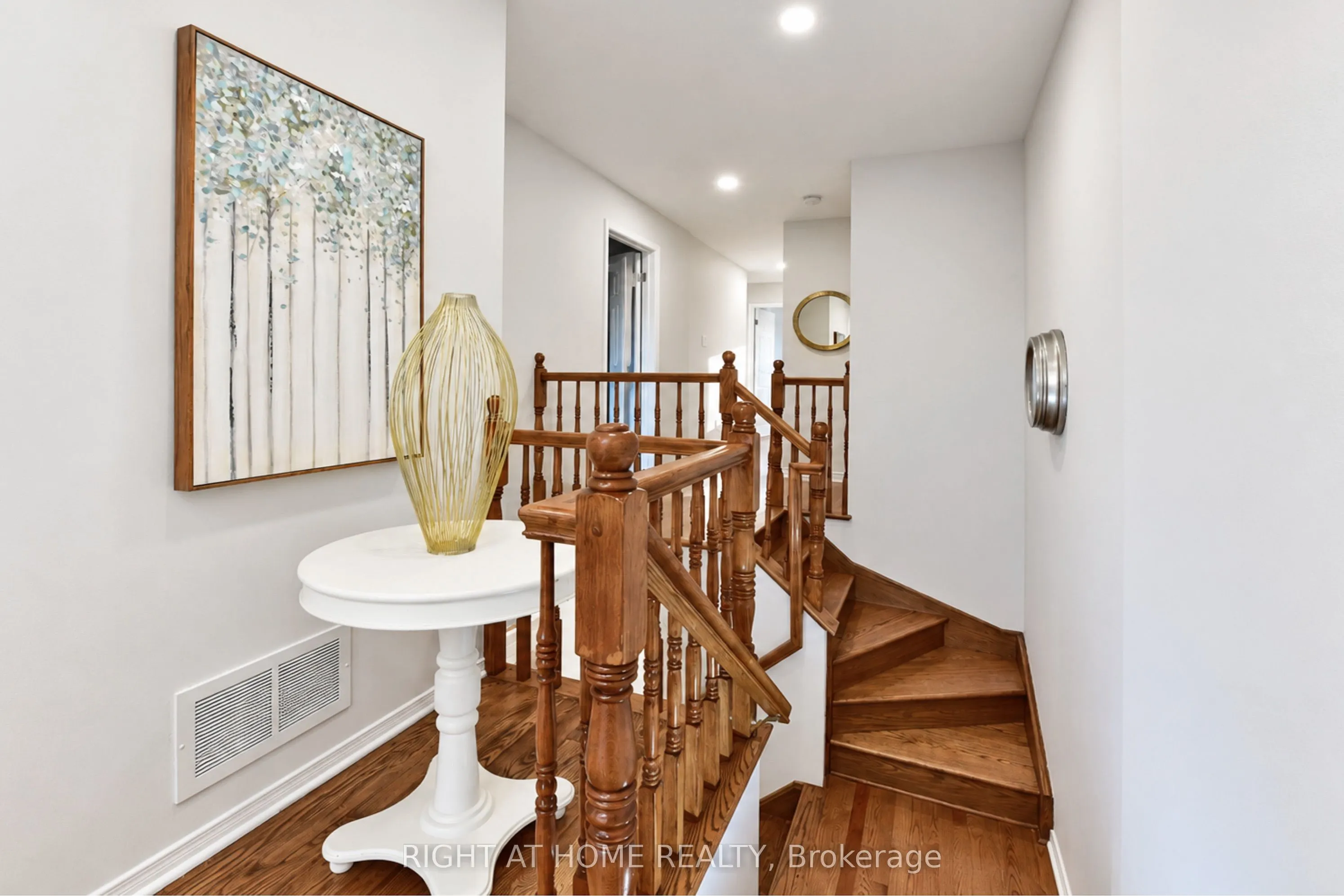 24 HARRINGTON Court