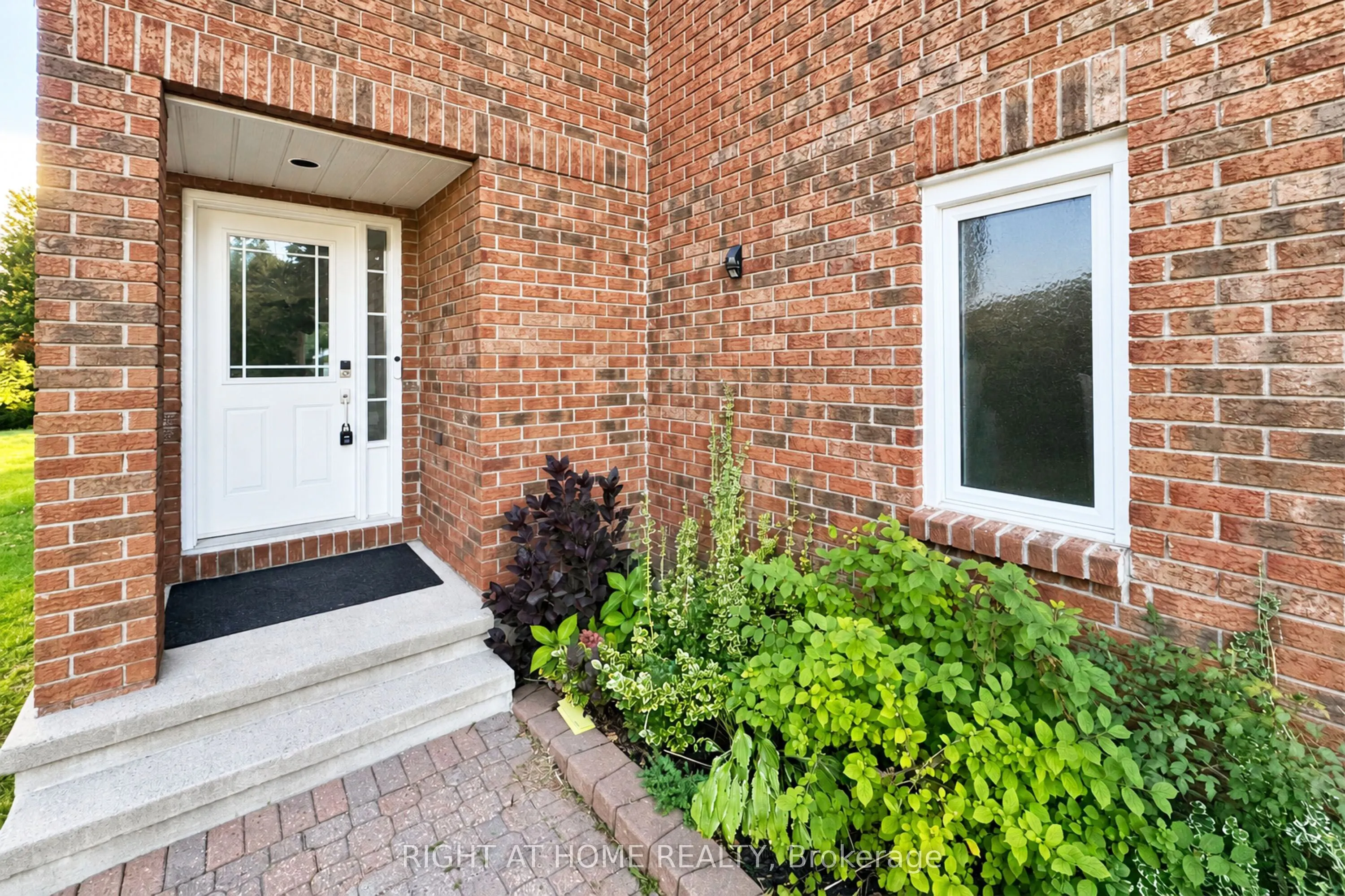 24 HARRINGTON Court