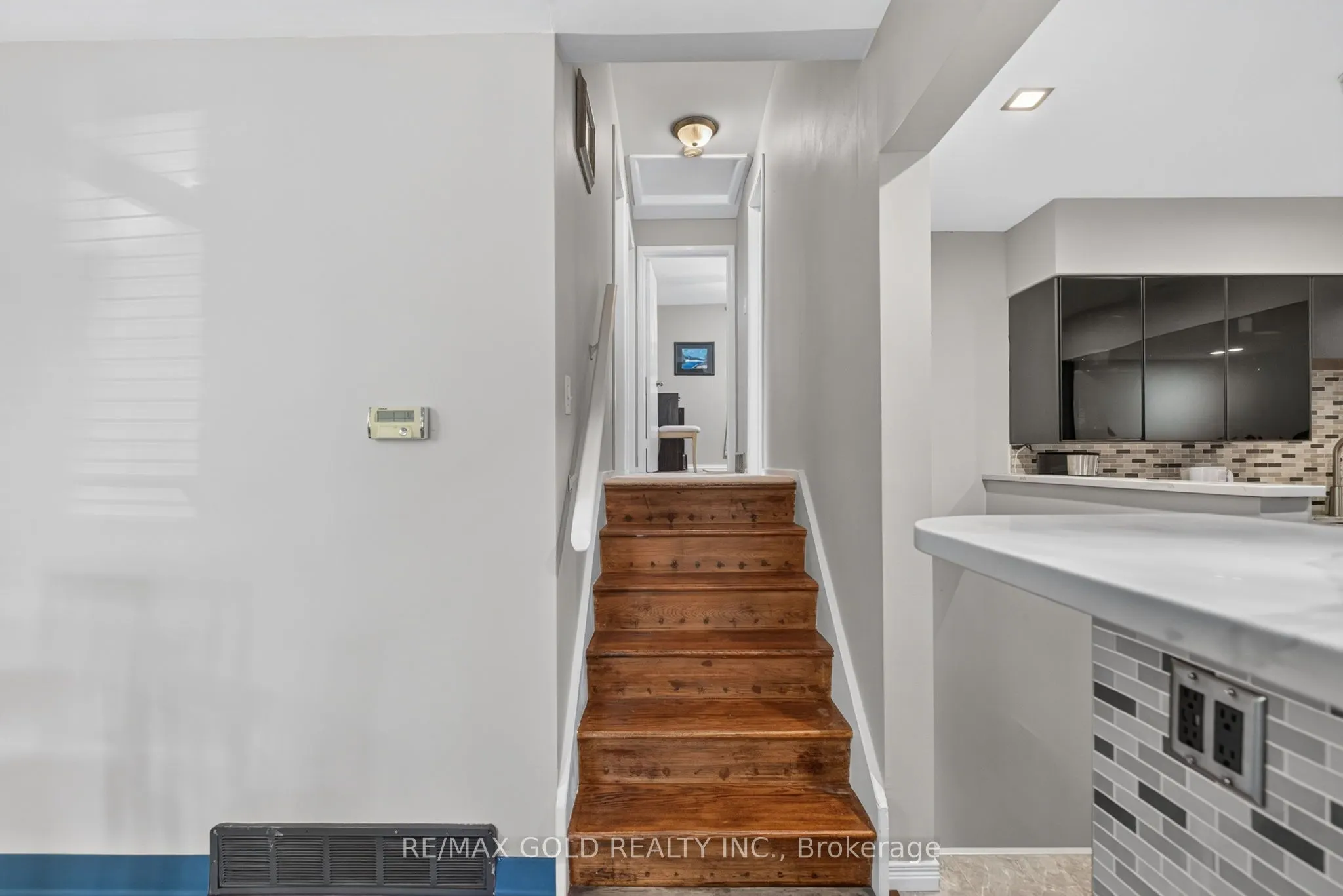 16 Monterey Road