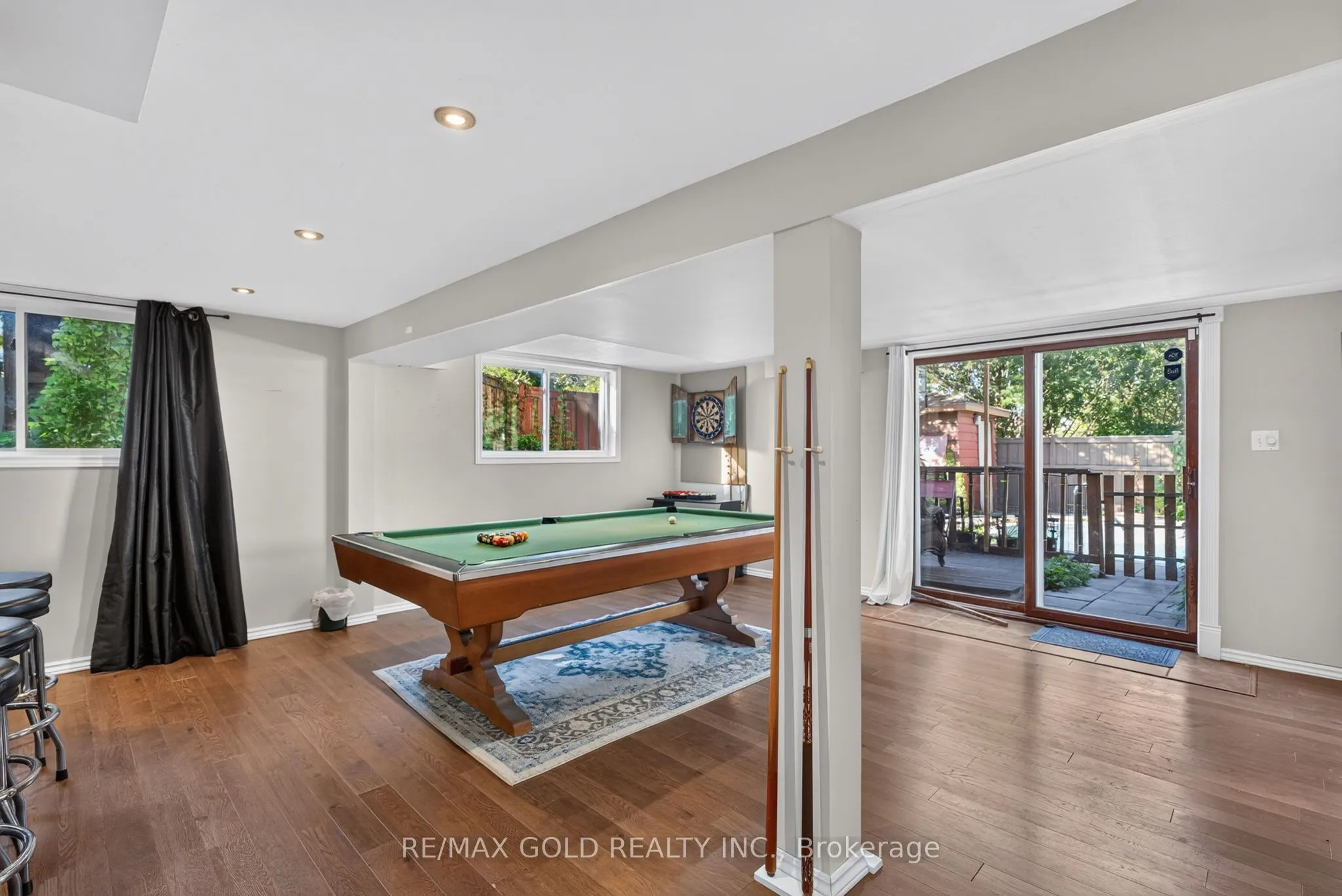 16 Monterey Road
