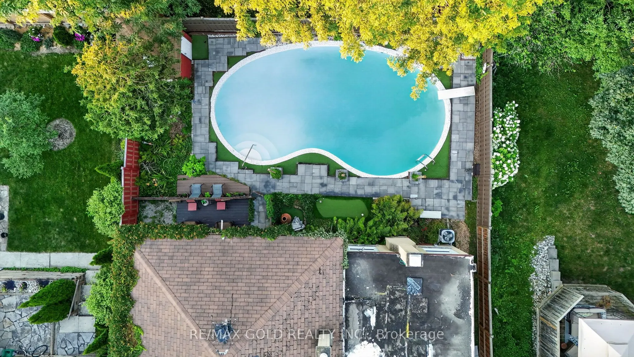 16 Monterey Road