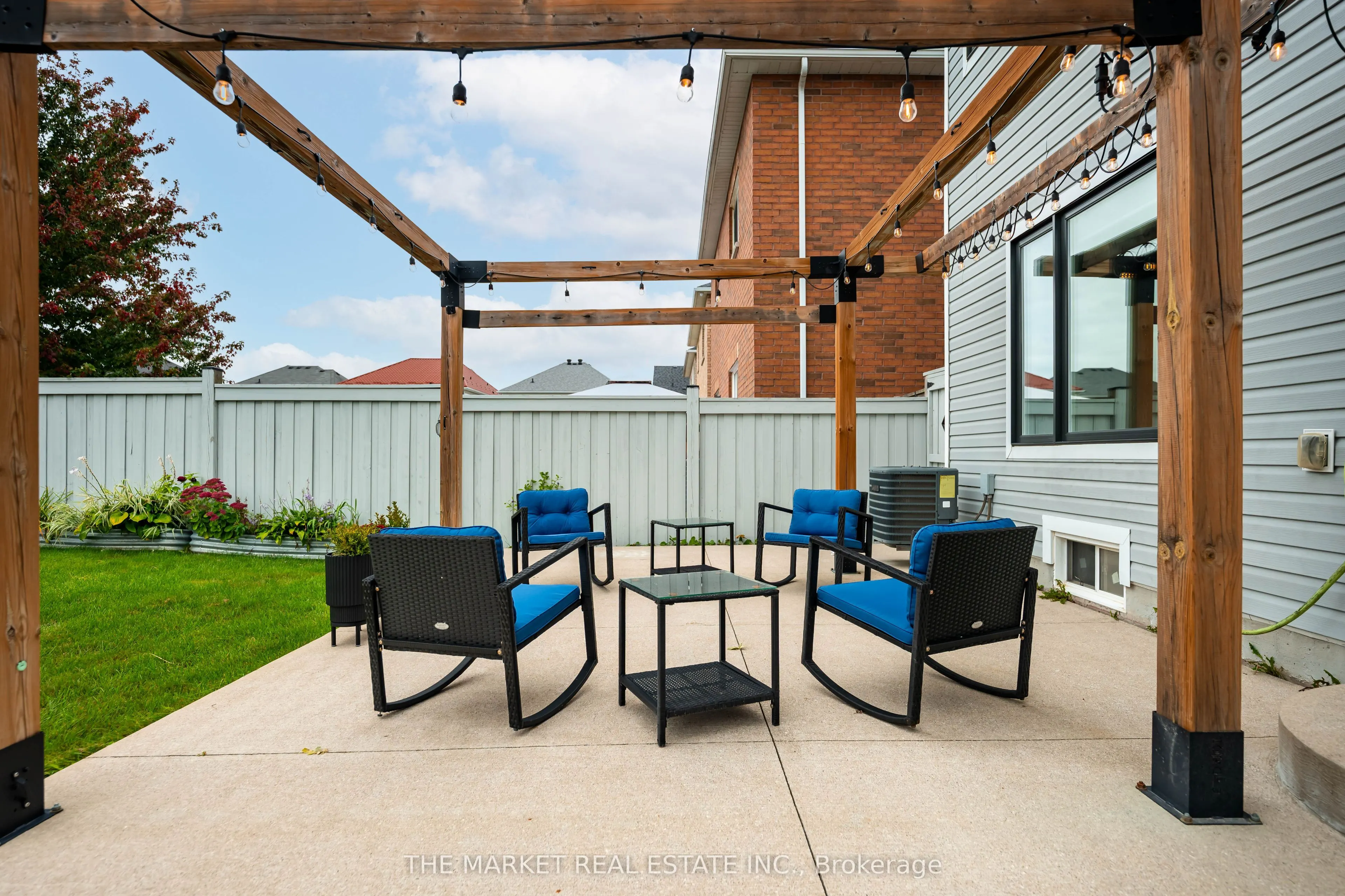 877 O'Reilly Crescent