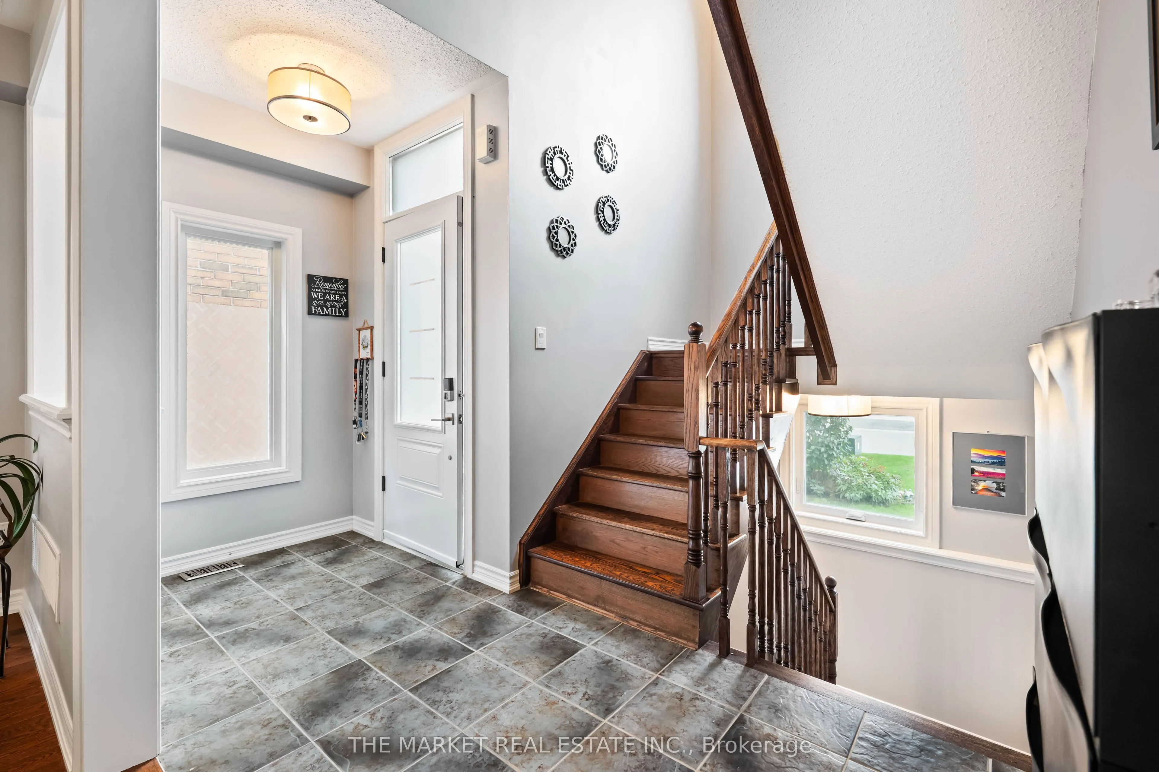 877 O'Reilly Crescent