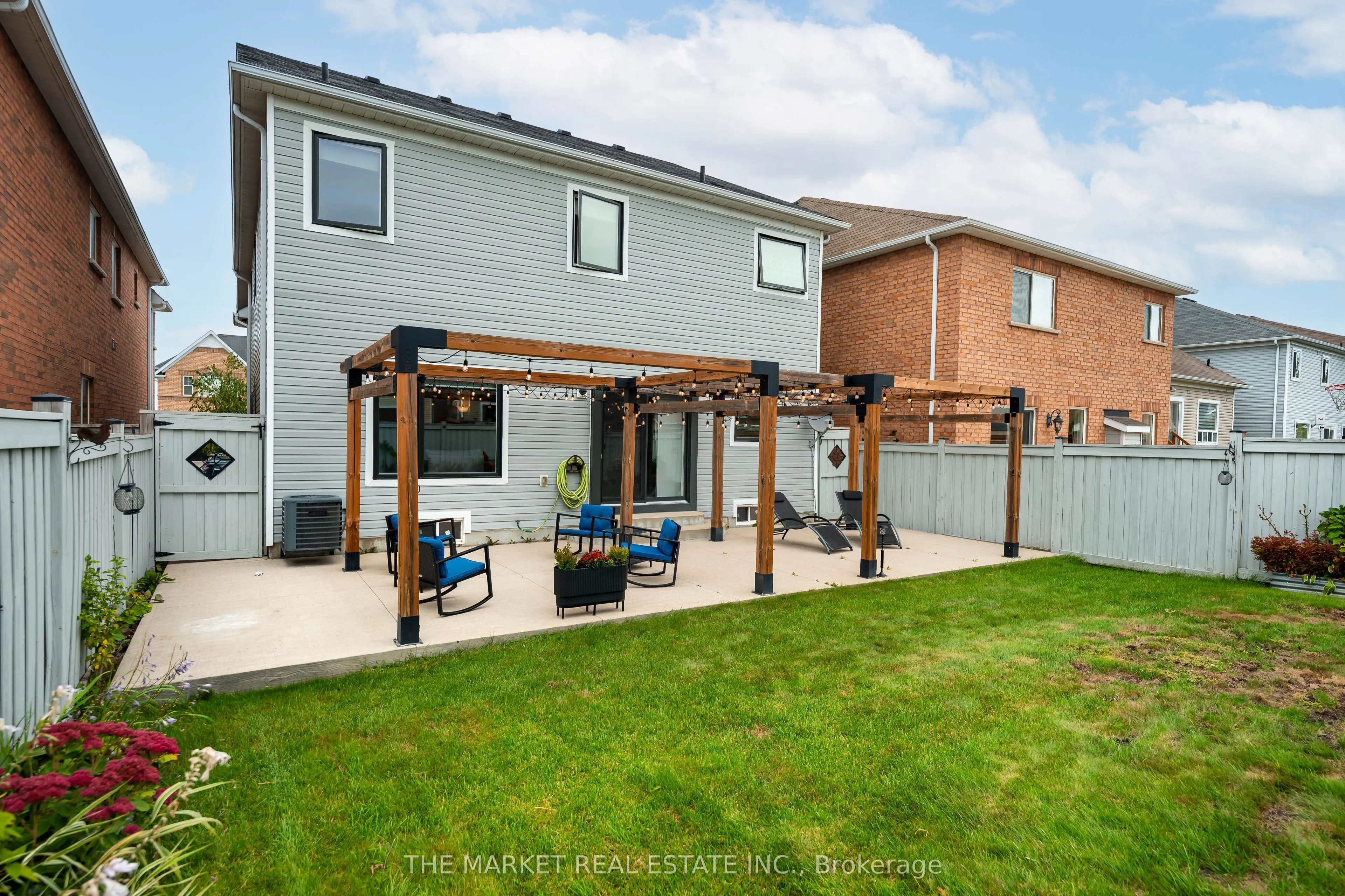 877 O'Reilly Crescent