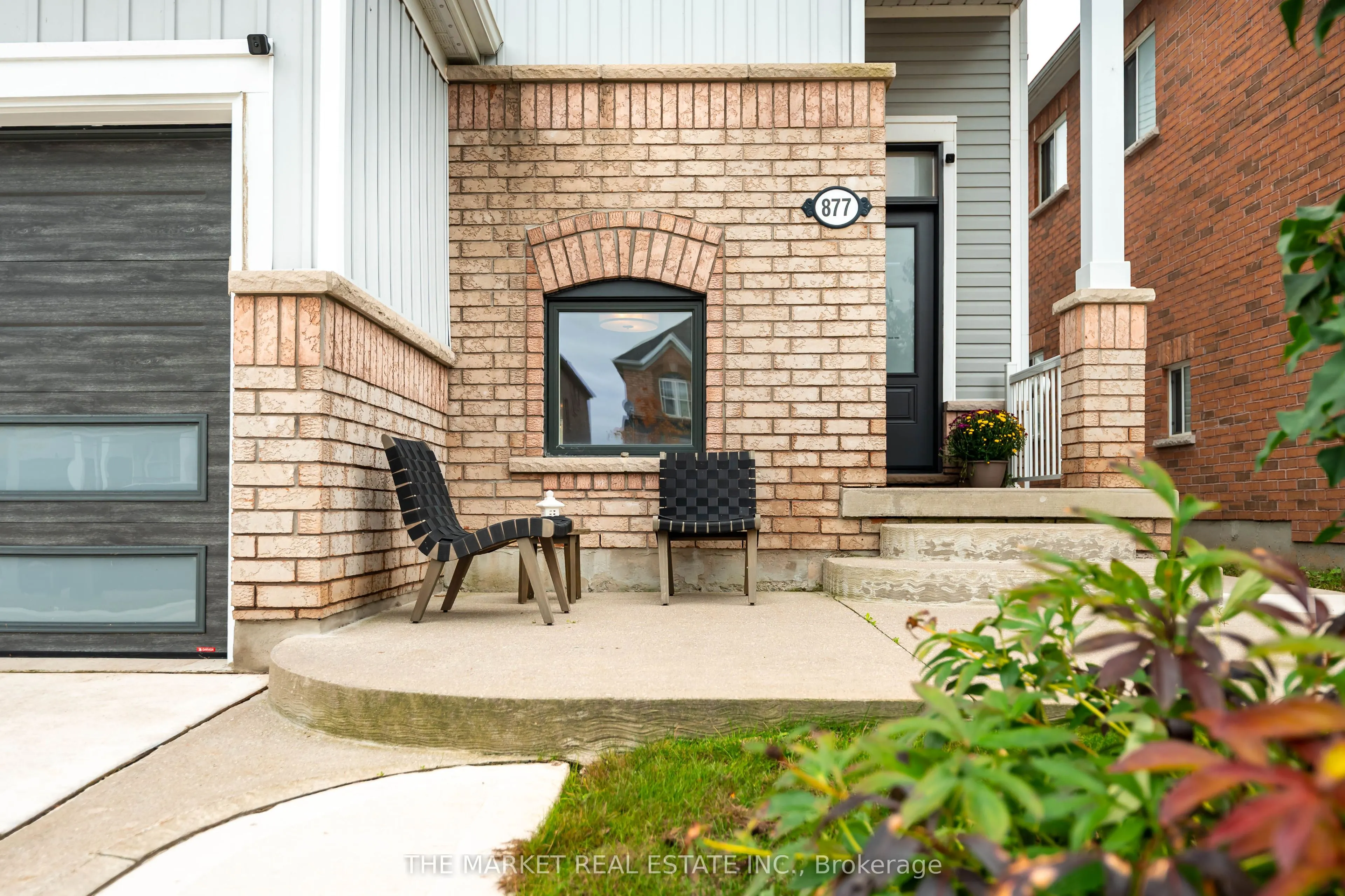 877 O'Reilly Crescent