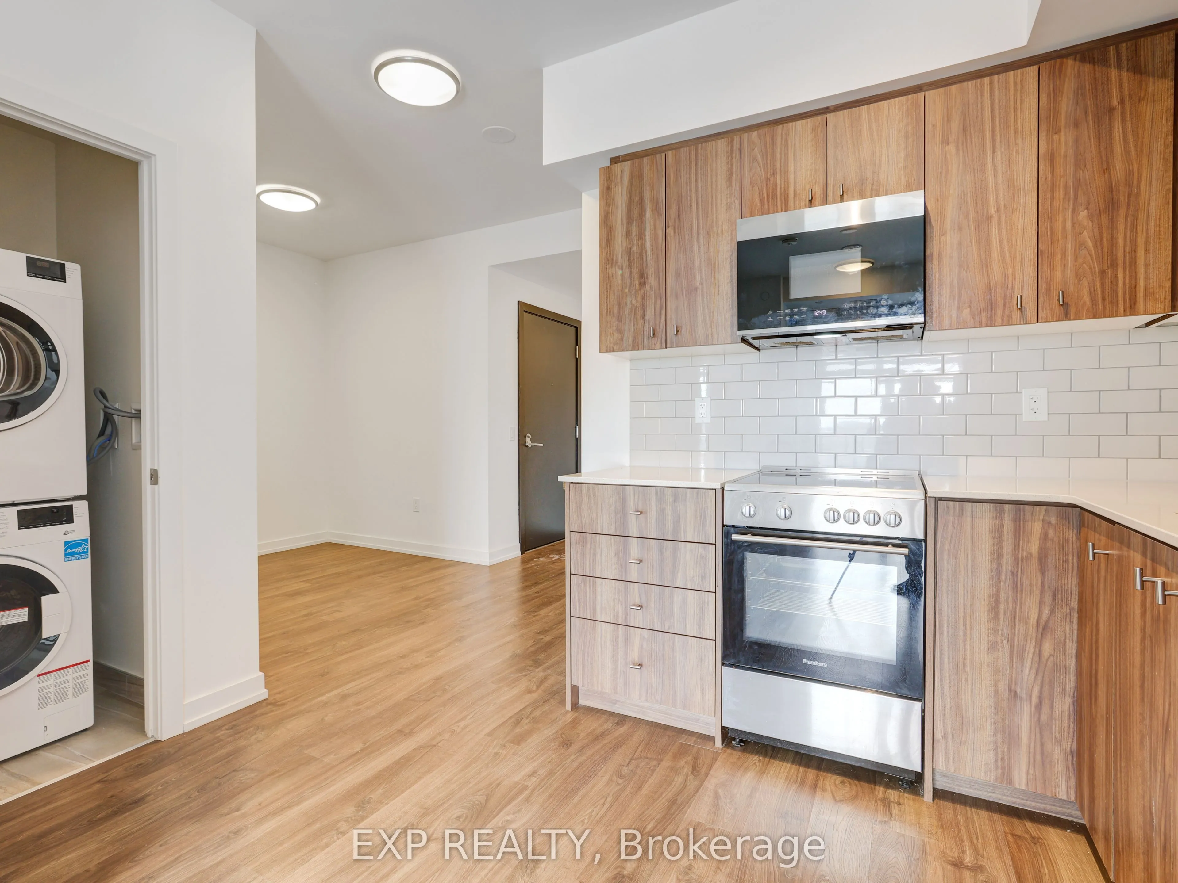 15 Wellington Street S #708