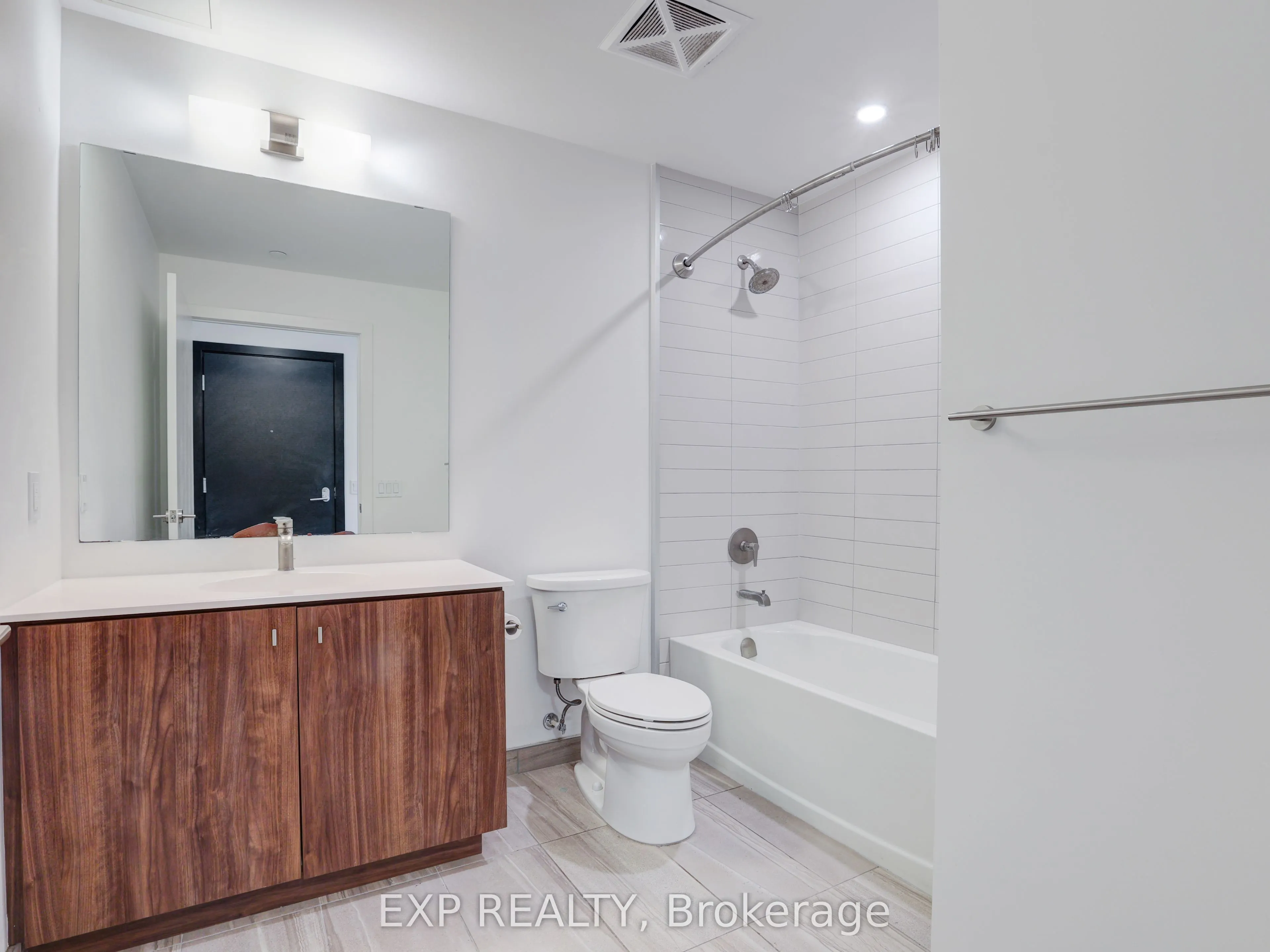 15 Wellington Street S #708