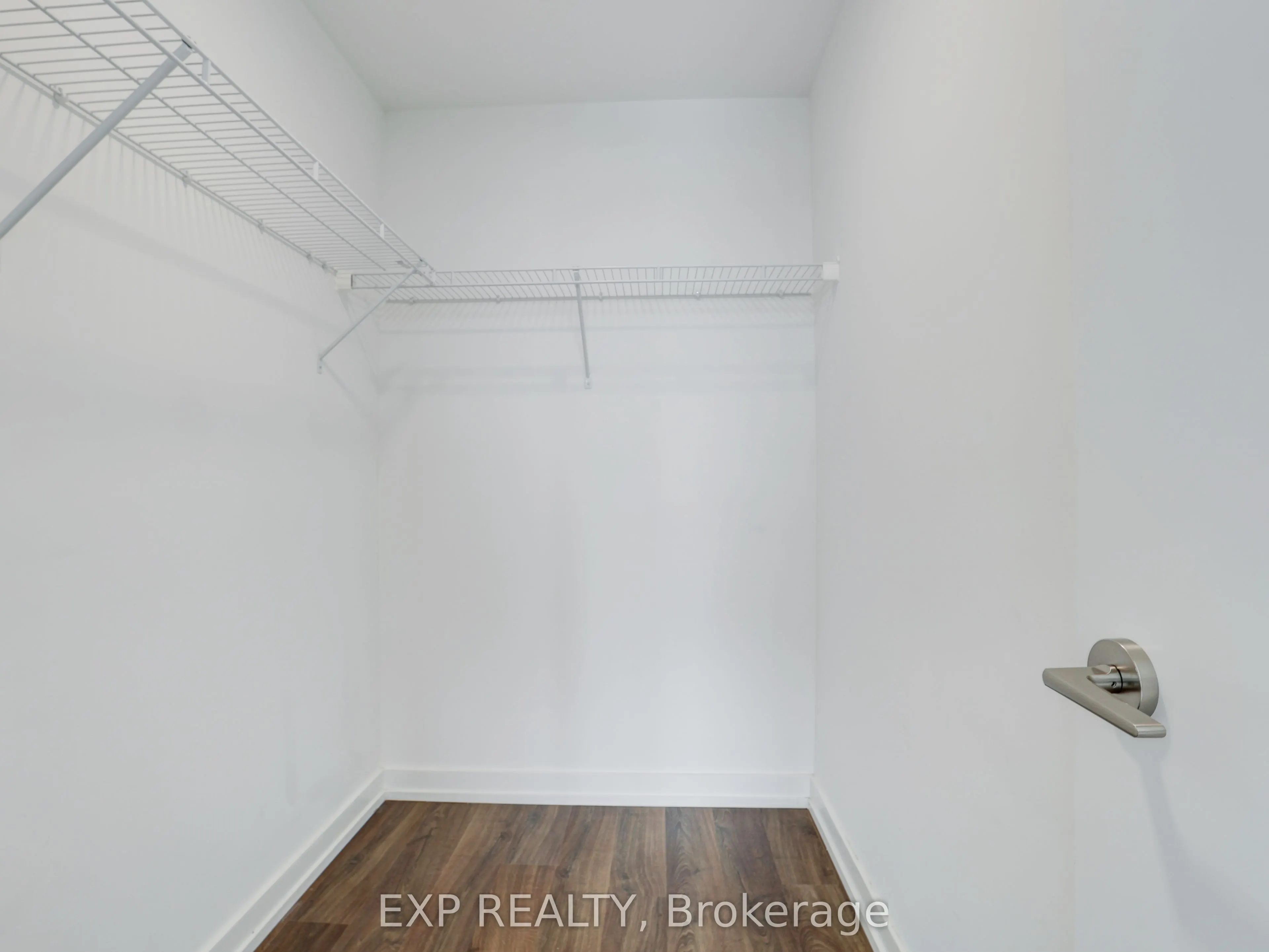 15 Wellington Street S #708