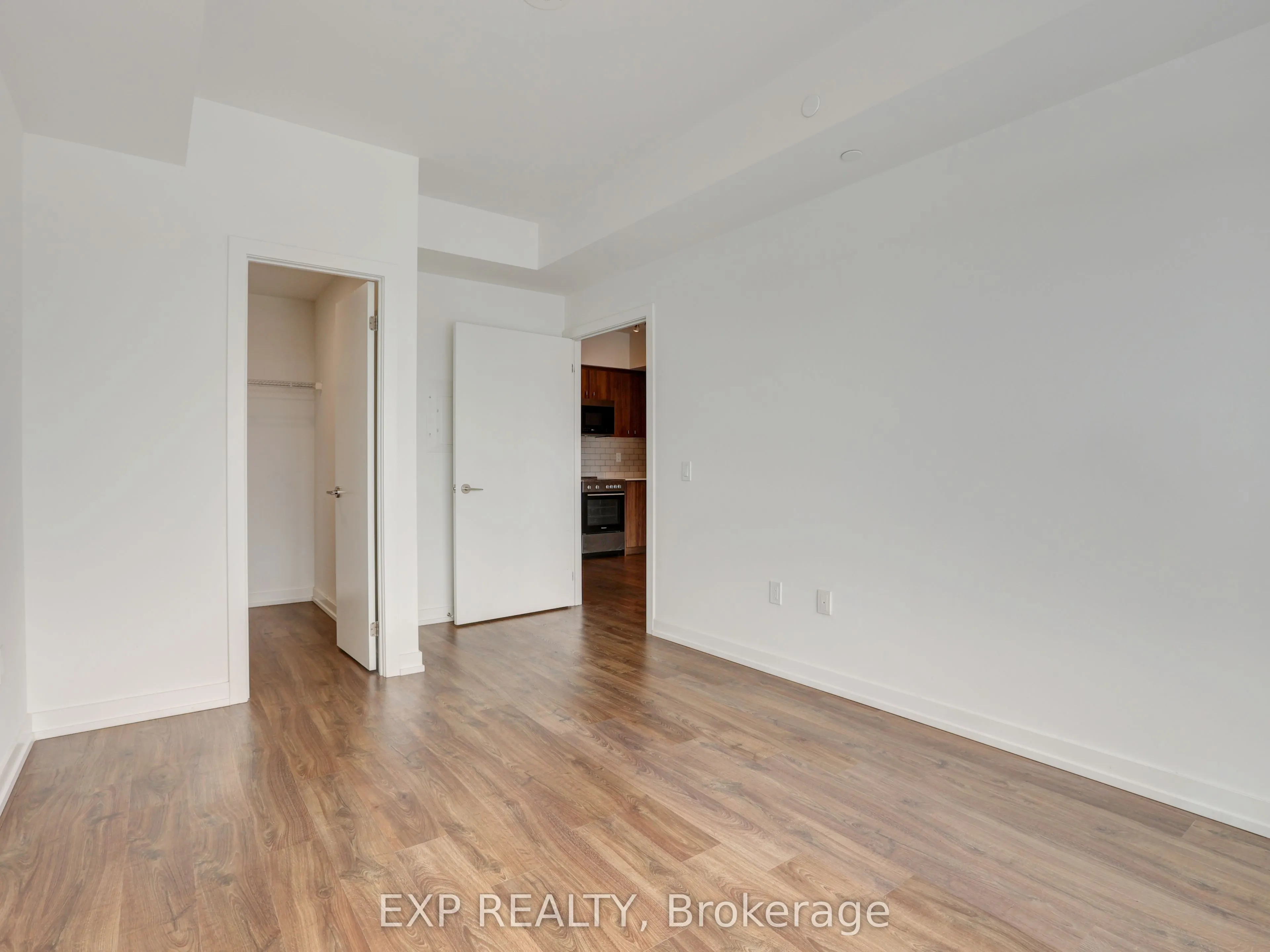 15 Wellington Street S #708