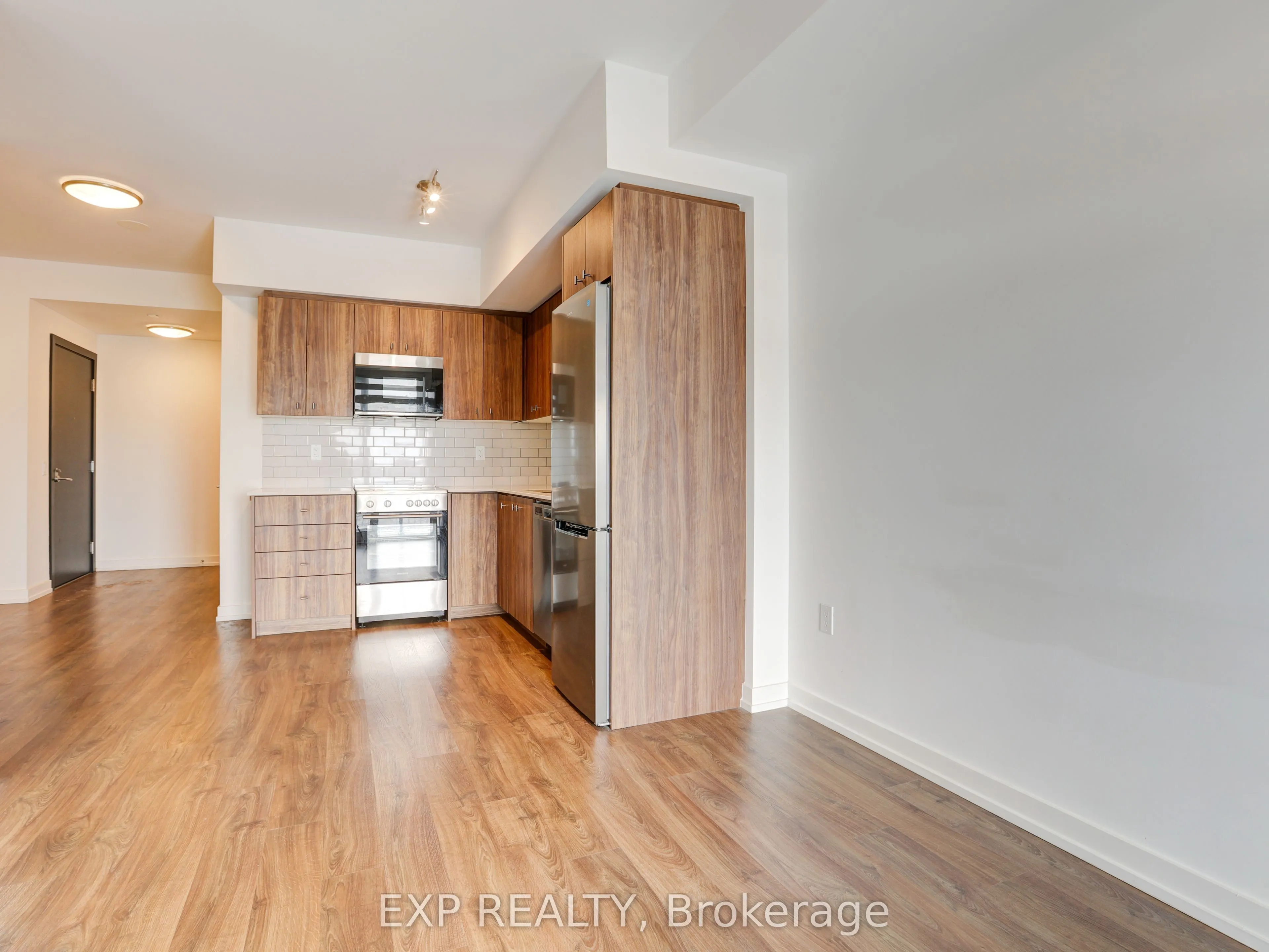 15 Wellington Street S #708