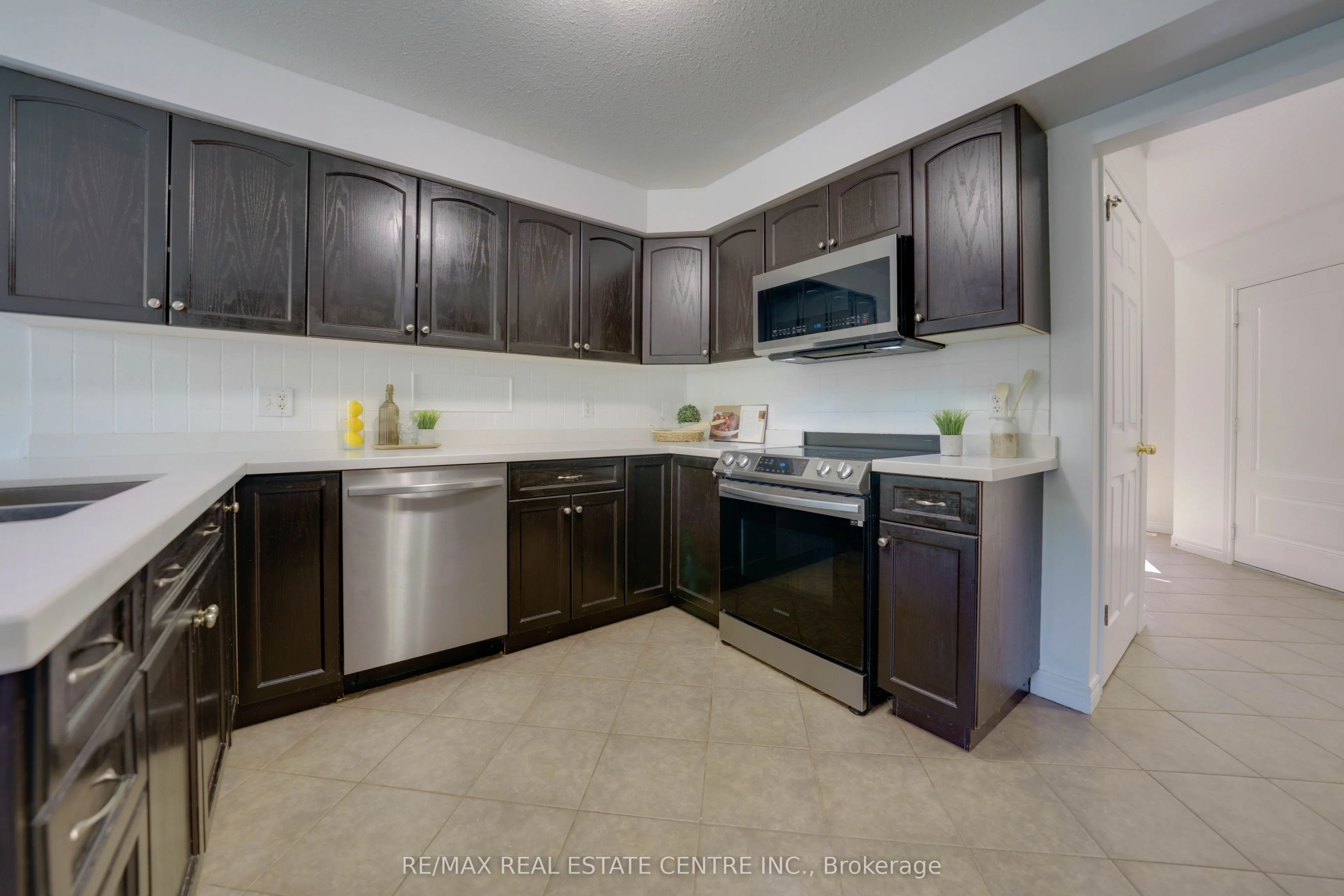 49 CREEKSIDE Drive