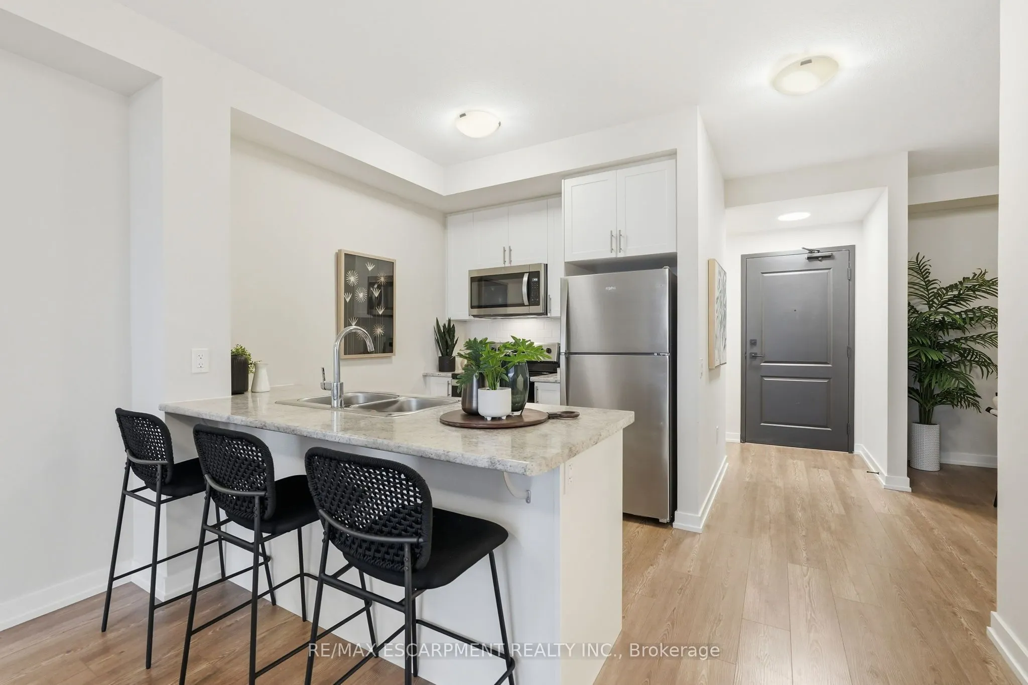 870 Queenston Road #416