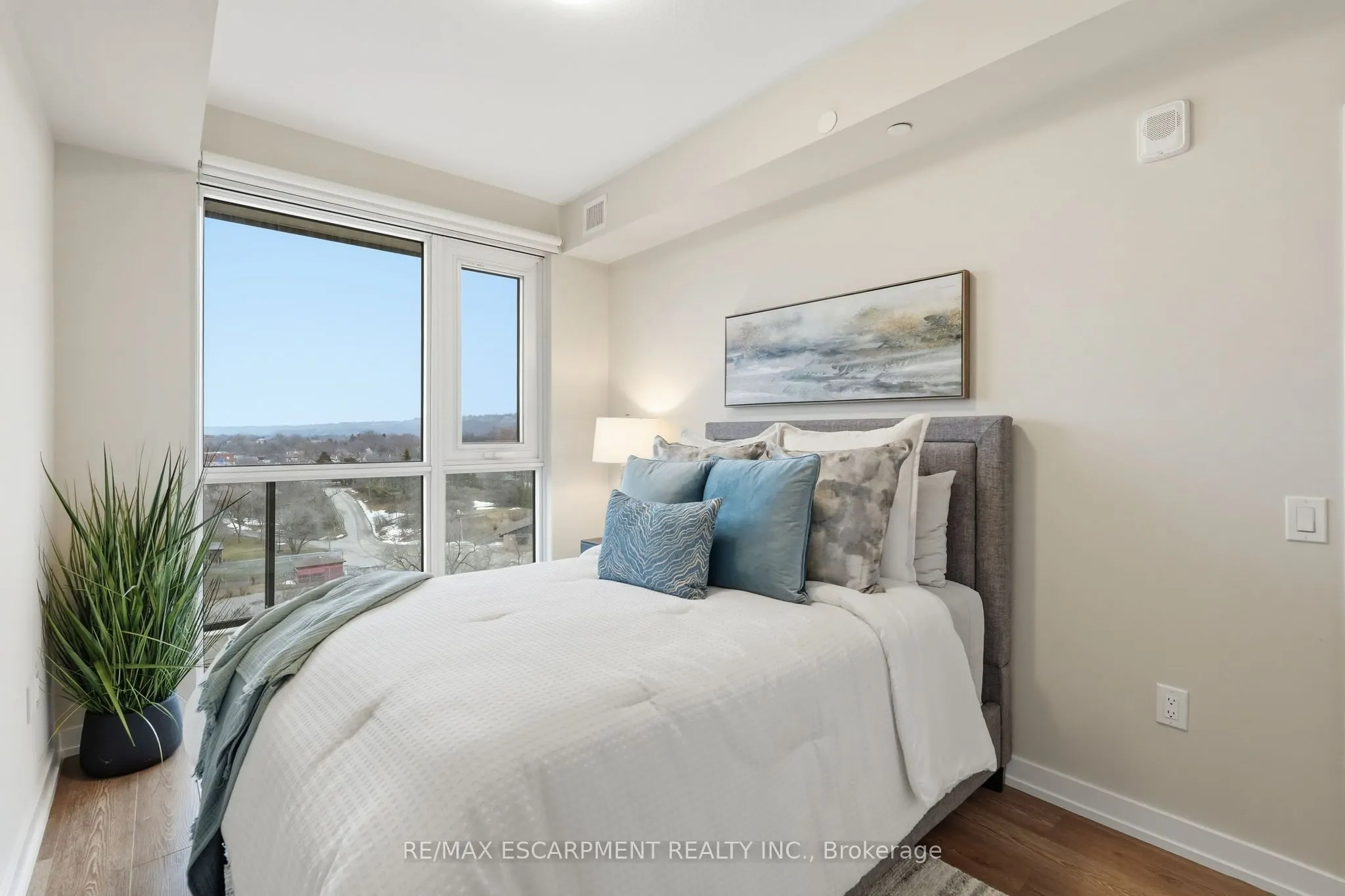 870 Queenston Road #416